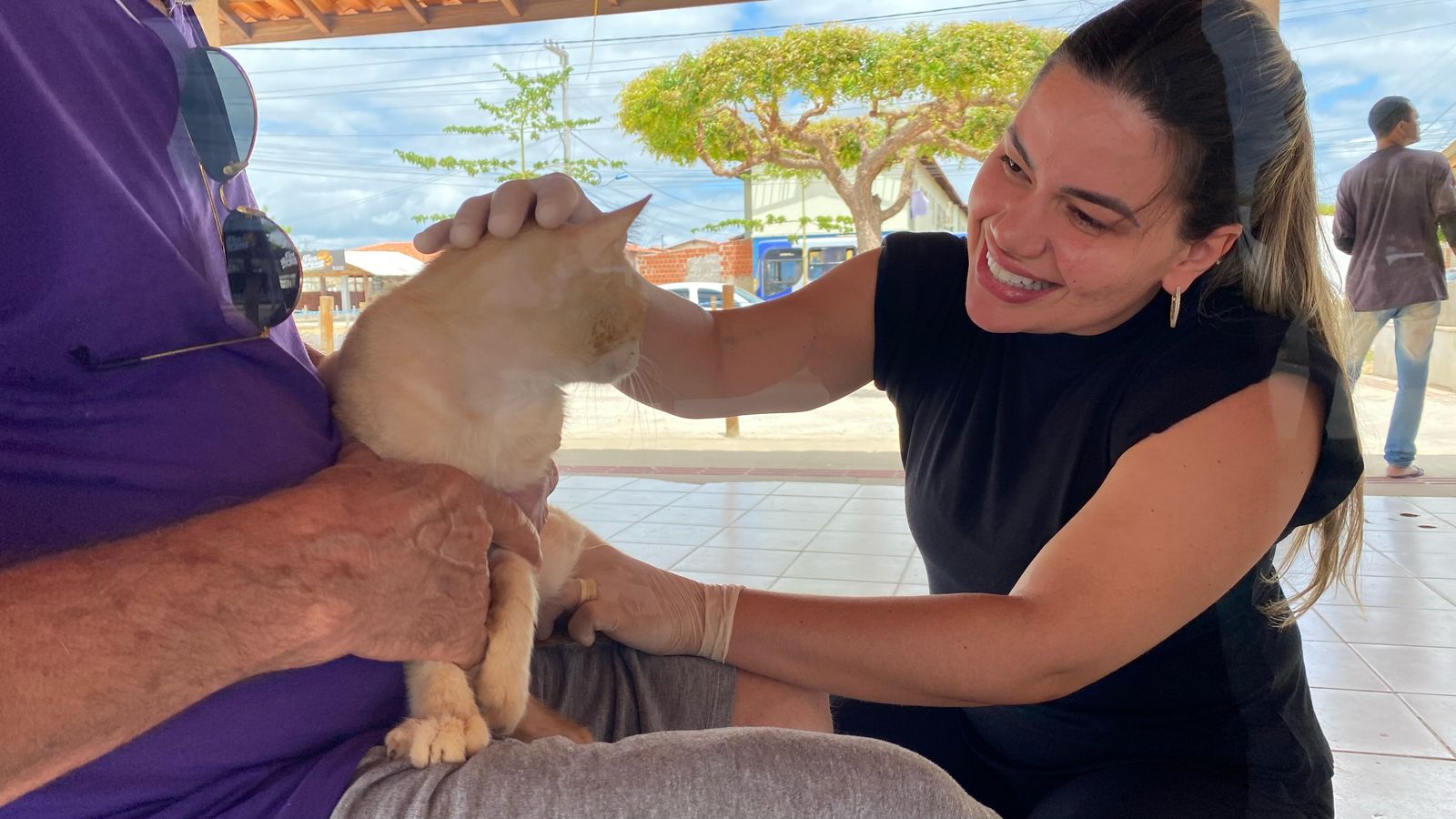 Prefeitura de Petrolina avalia animais para castração no residencial Vivendas em Petrolina