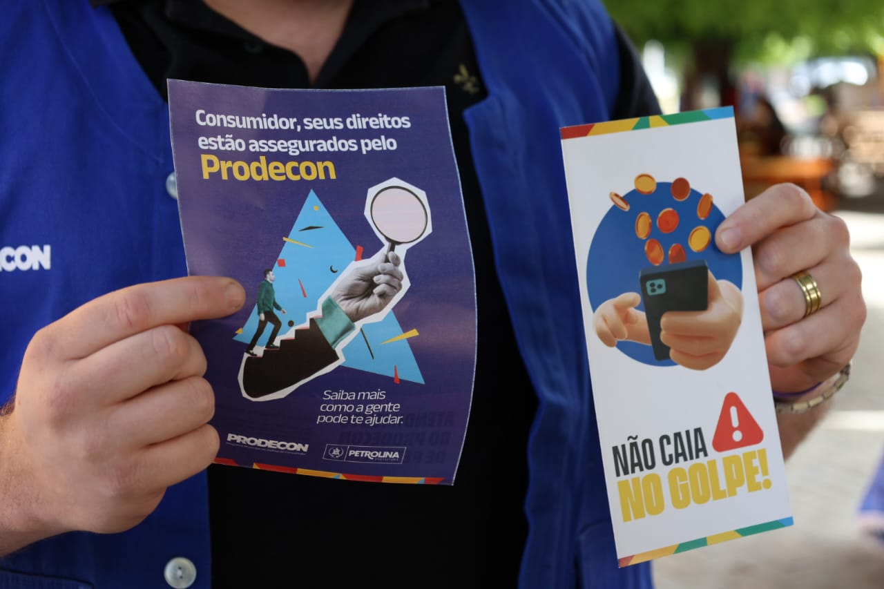 Semana do Consumidor: PRODECON orienta e fiscaliza lojas no centro de Petrolina