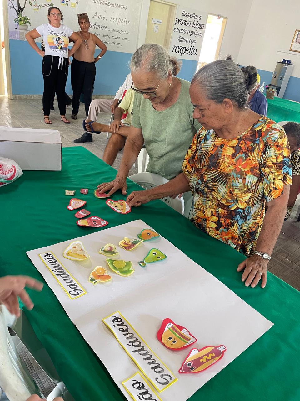 Prefeitura de Petrolina promove conscientização sobre alimentação saudável para idosos atendidos no Mimi Cruz