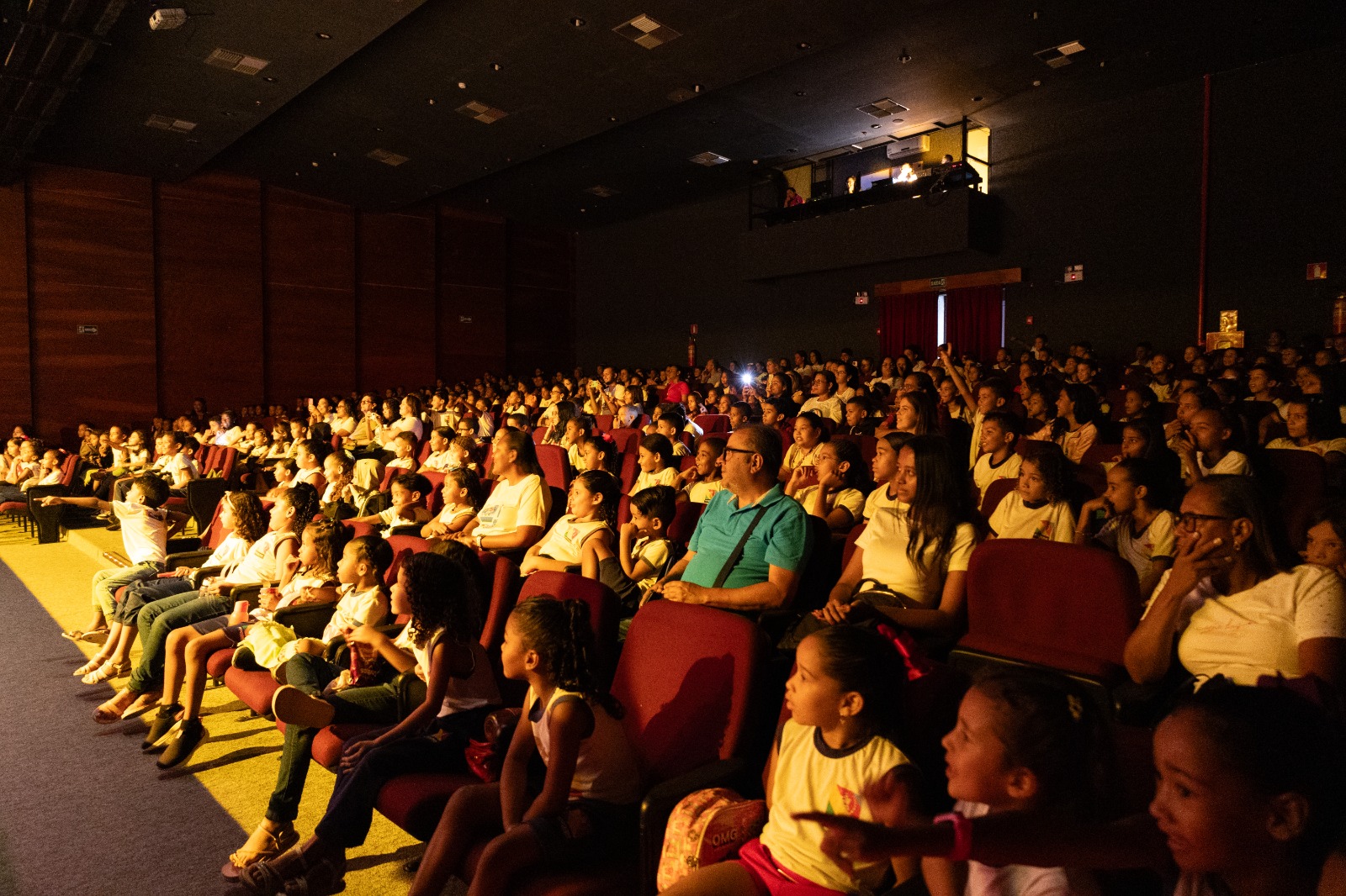 Prefeitura de Petrolina leva cerca de mil estudantes ao teatro