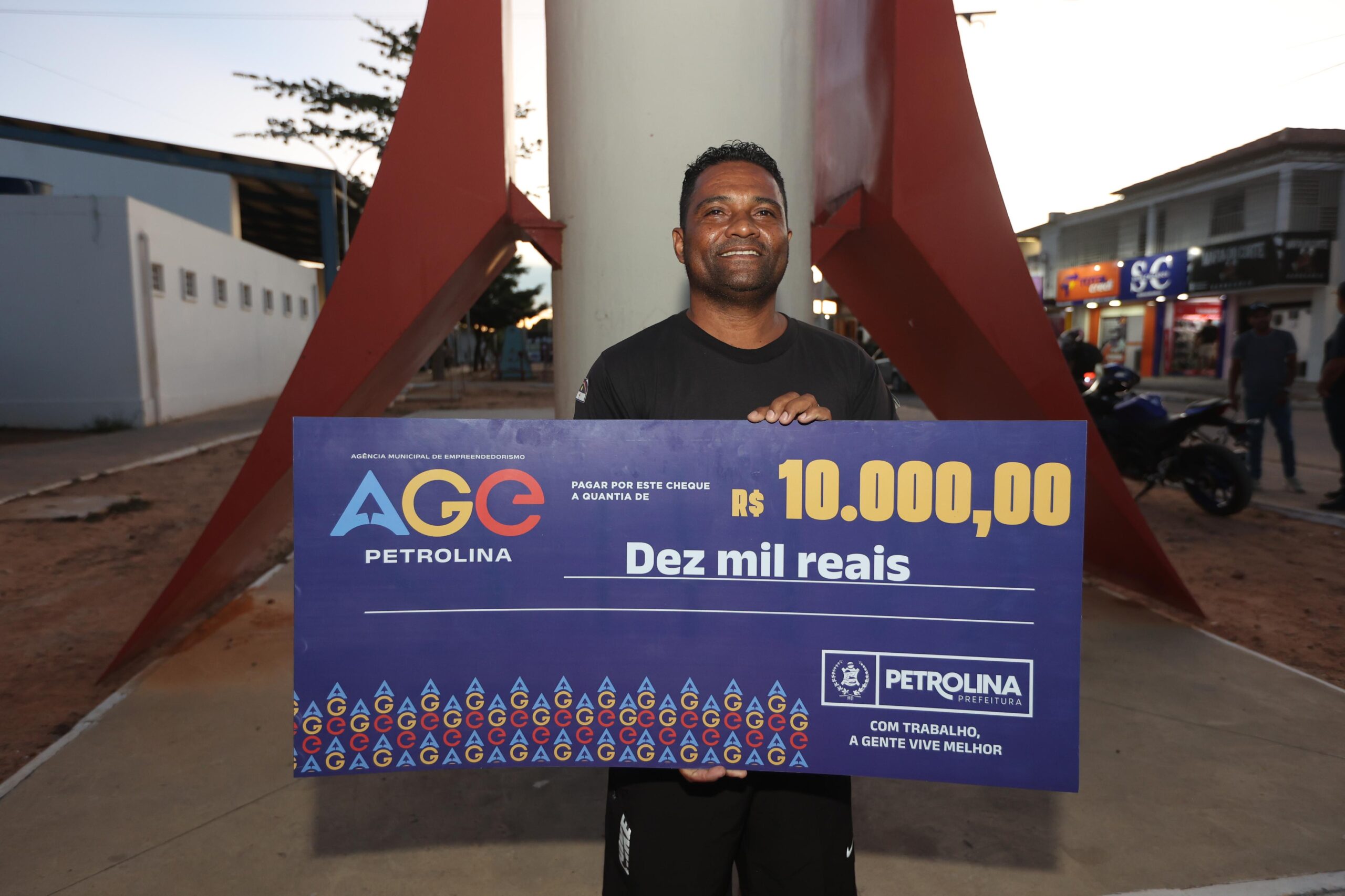 Com investimento direto em associações, programa ‘Meu Bairro Empreendedor’ fortalece comunidades