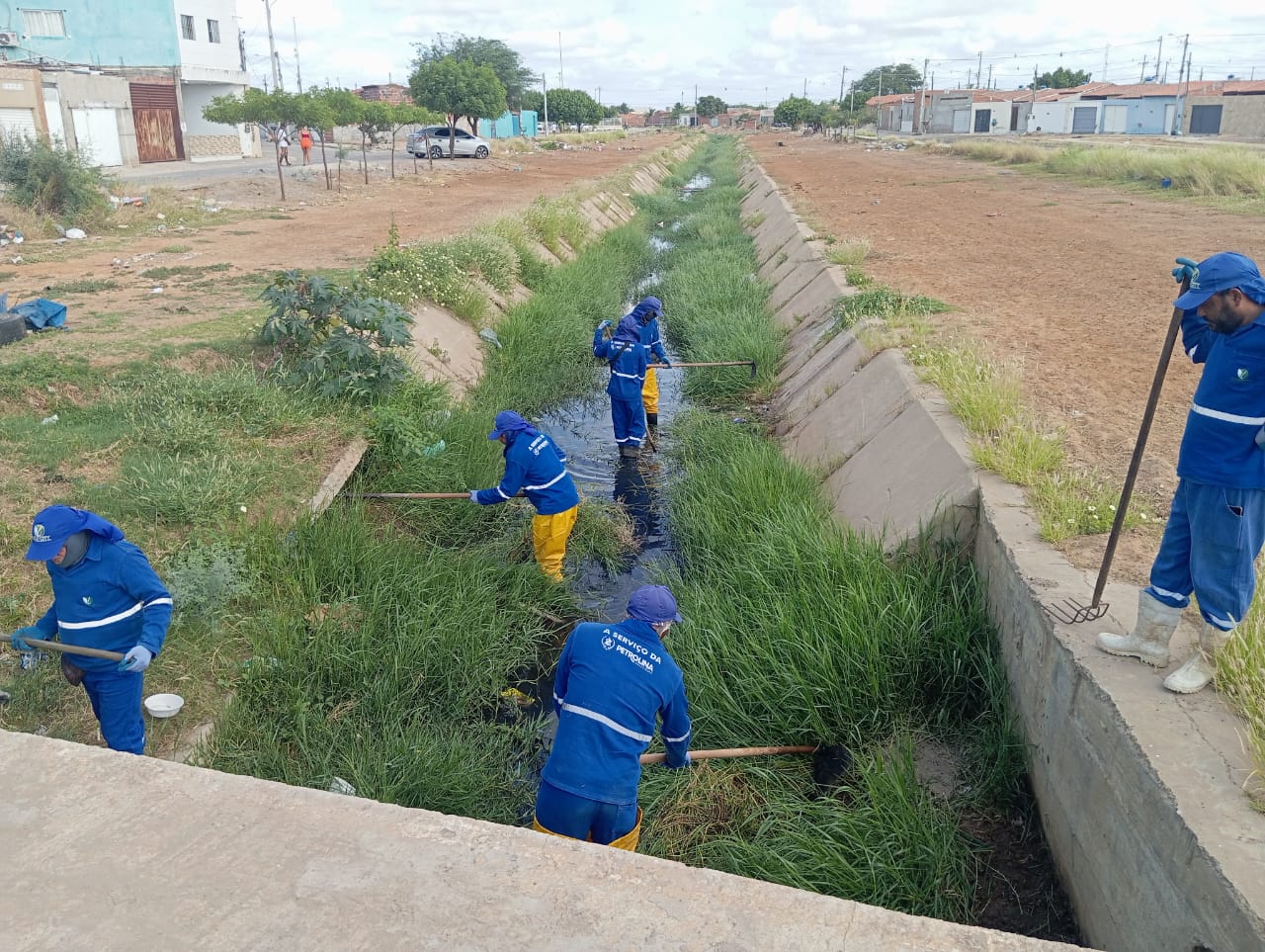 Com previsão de chuva, Prefeitura intensifica ações de drenagem nas comunidades de Petrolina