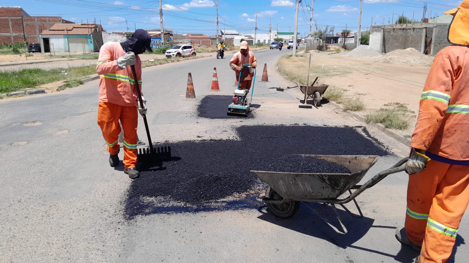 ⁠Prefeitura recupera pavimentações no bairro João de Deus através da Operação Tapa-buraco