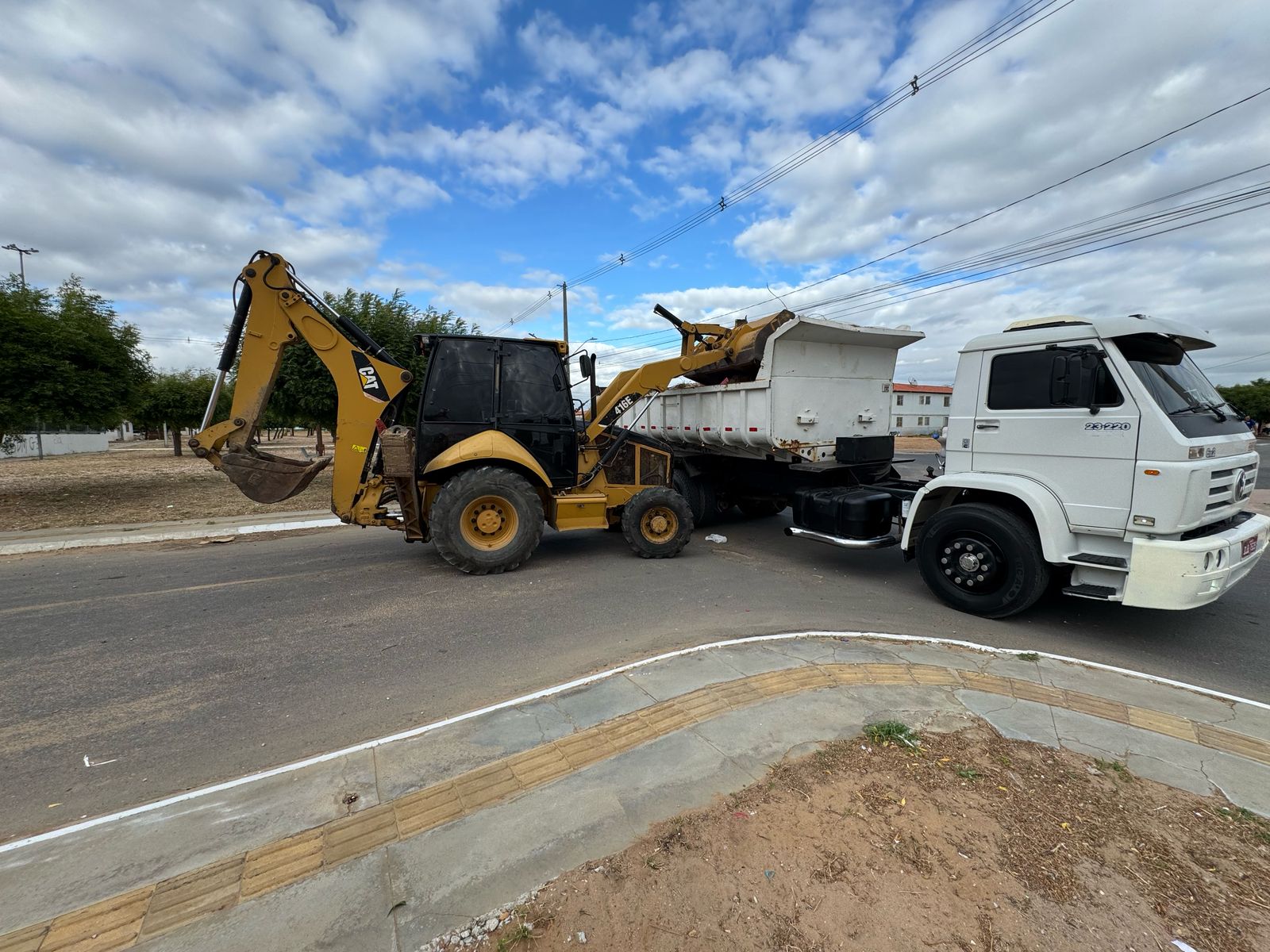 Prefeitura leva mutirão de limpeza ao residencial Parque São Gonçalo em Petrolina