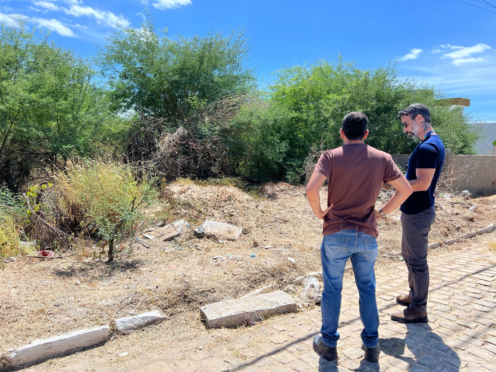 Prefeitura fiscaliza imóveis por falta de manutenção e limpeza em Petrolina