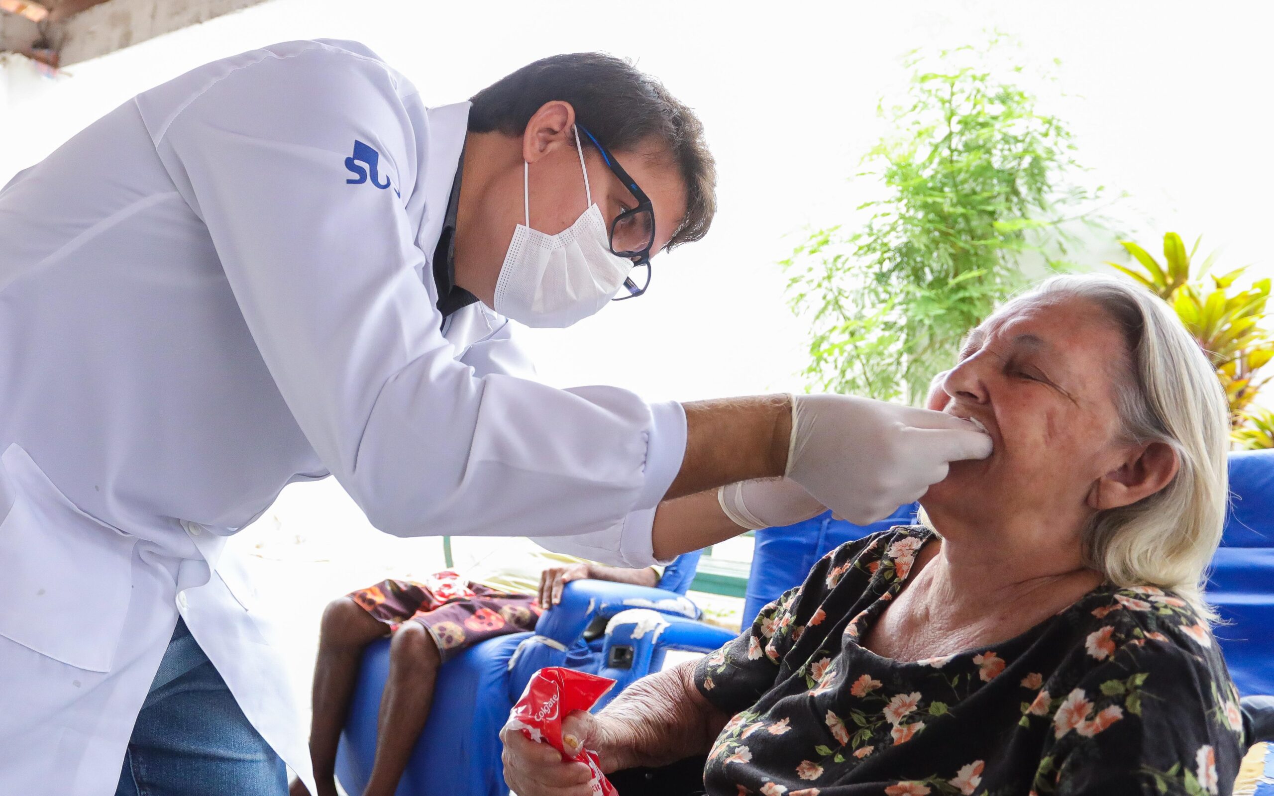 Cuidado e acolhimento: Prefeitura de Petrolina promove ação de saúde bucal na Casa Geriátrica