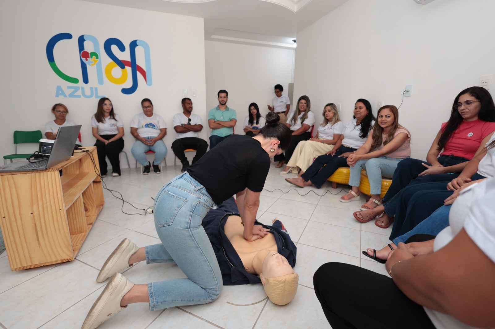 Equipe da Casa Azul passa por treinamento sobre primeiros socorros