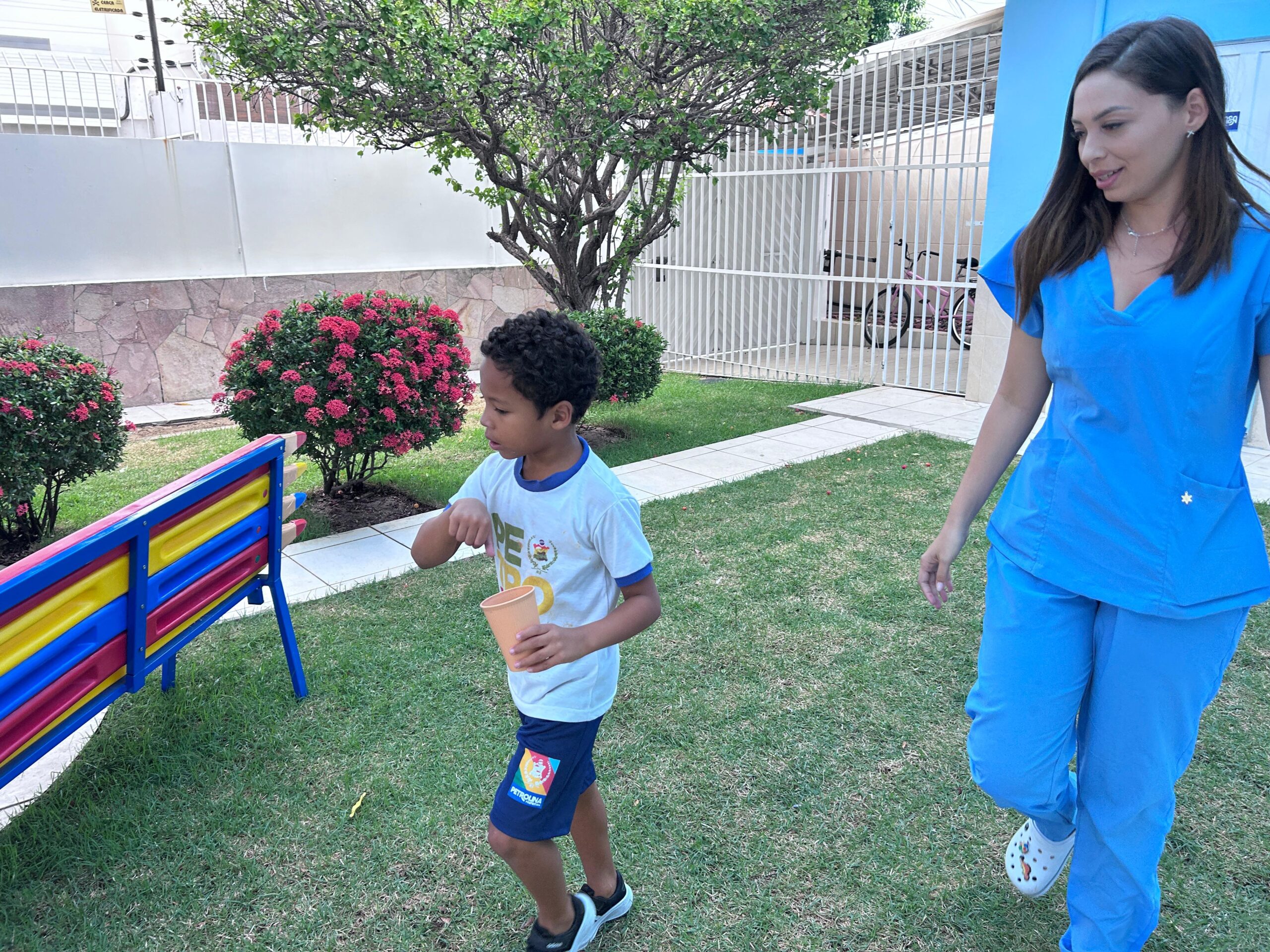 “Em três semanas, meu filho já evoluiu mais que em anos”, diz mãe sobre atendimento na Casa Azul