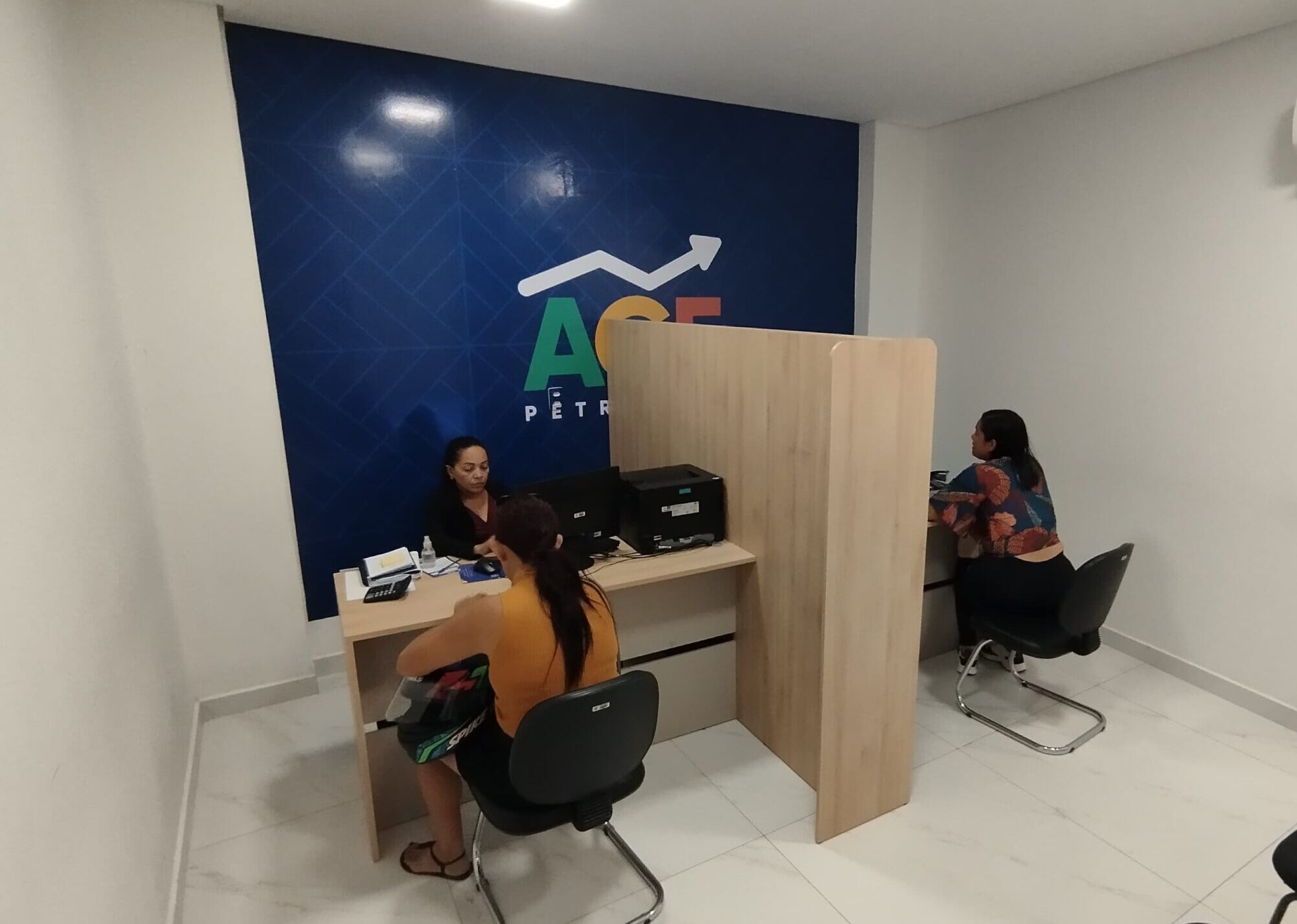 AGE Petrolina realiza atendimento gratuito para declaração anual do MEI