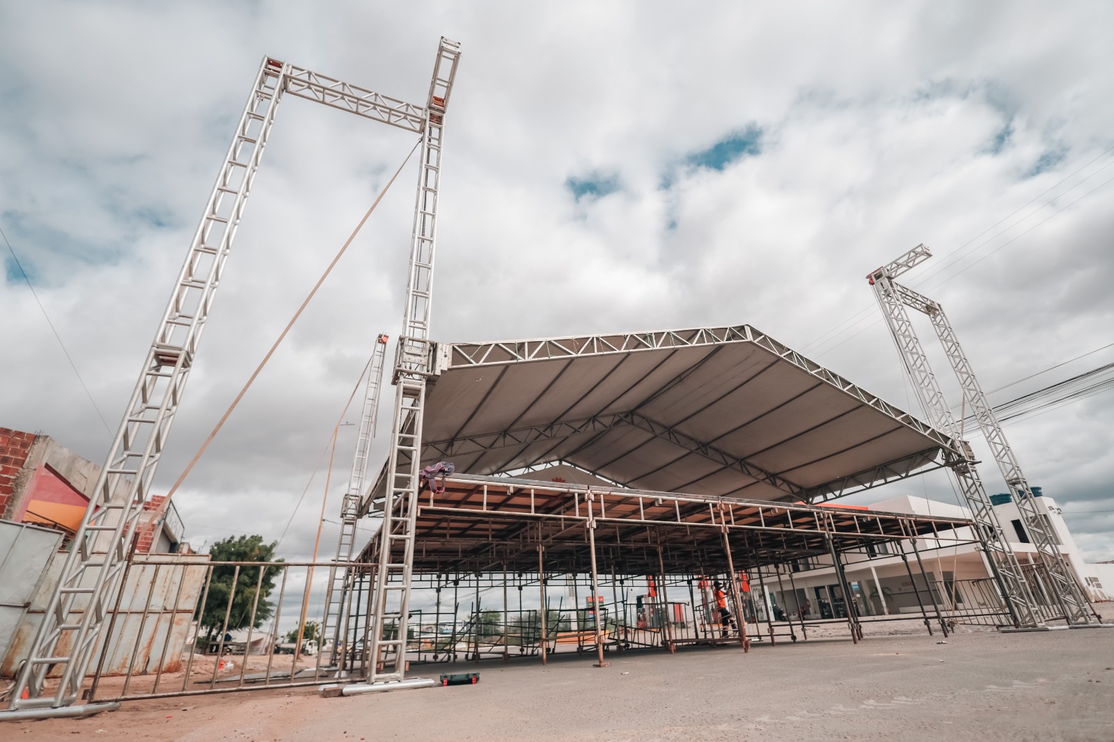 Pra Sempre São João: Estrutura está sendo erguida no bairro Pedro Raimundo em Petrolina