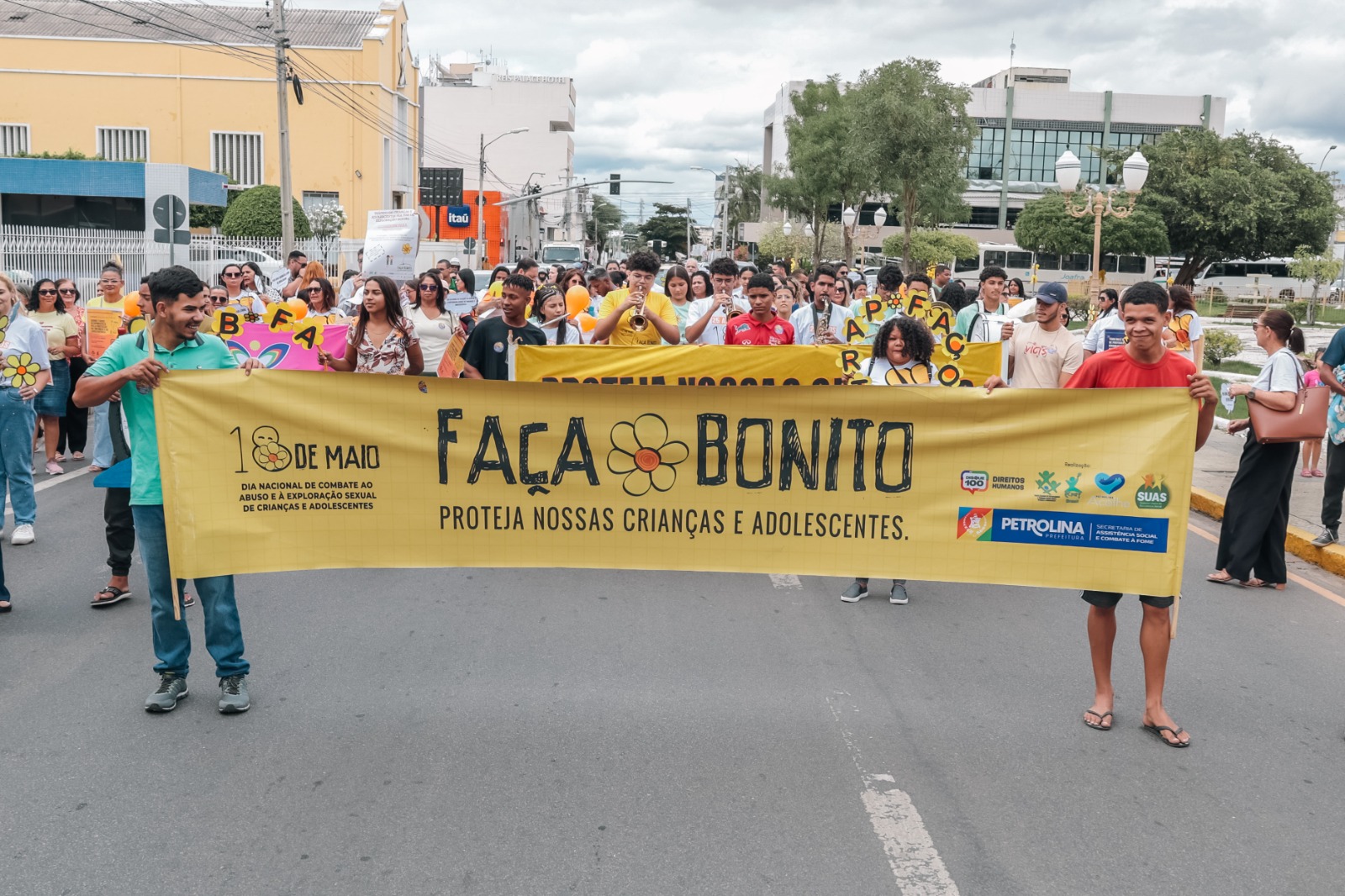 Prefeitura realiza caminhada de conscientização pelo Maio Laranja e reforça compromisso com a proteção à infância