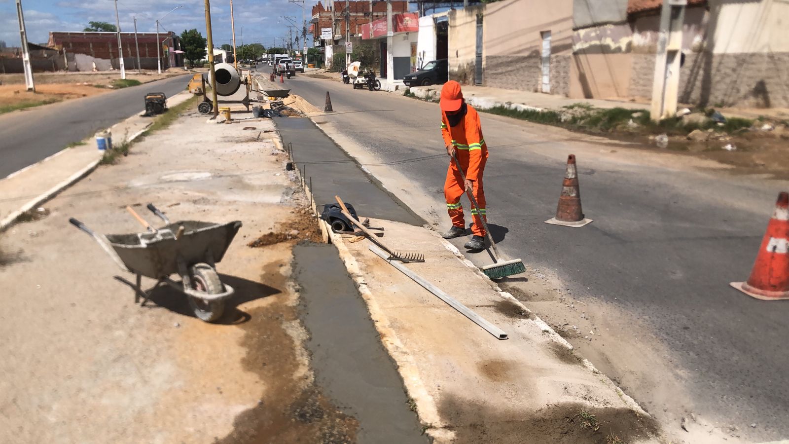 Mutirão de limpeza prepara a Avenida dos Tropeiros para o receber o “Pra Sempre São João”