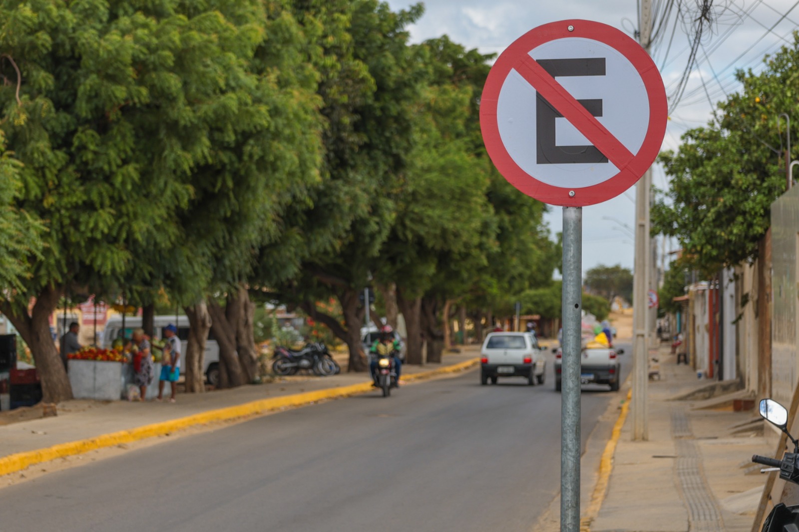 Remover sinalização de trânsito é crime e Prefeitura de Petrolina faz alerta