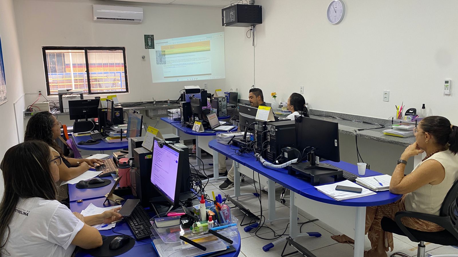 Servidores da educação de Petrolina são capacitados sobre uso do CadÚnico