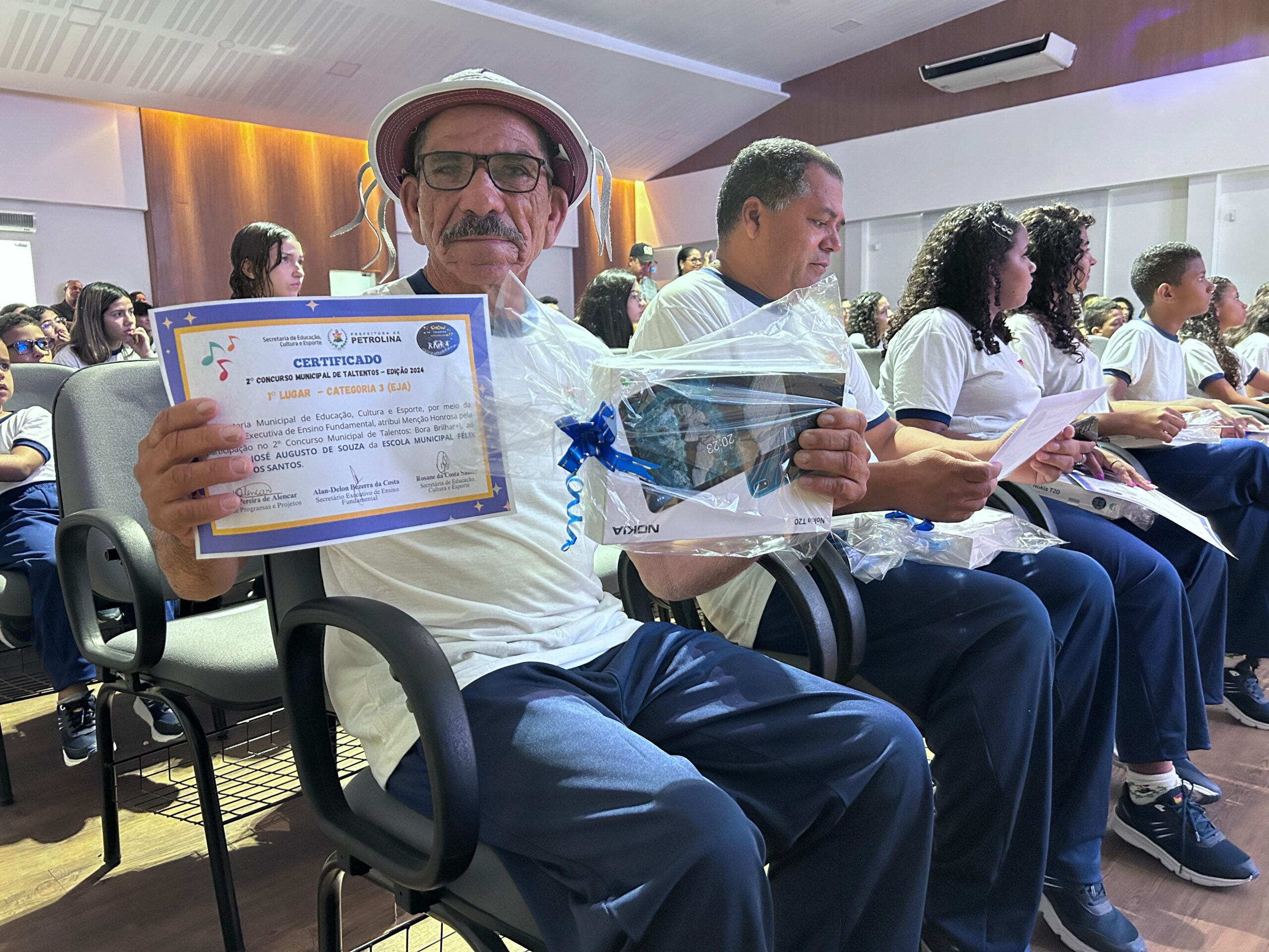 Aos 67 anos, aluno do EJA foi premiado em cerimônia que reconhece talentos da rede municipal de Petrolina