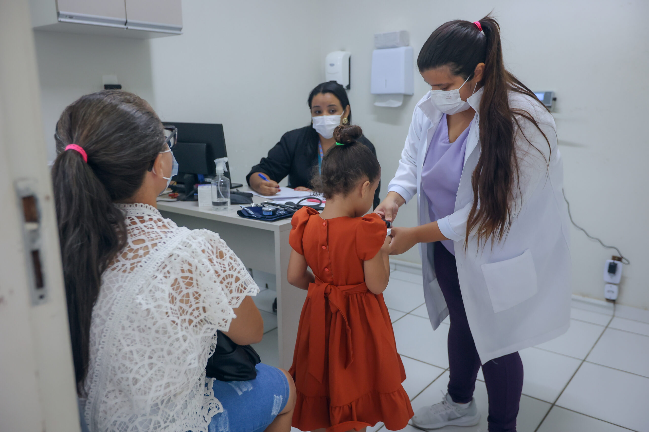 População deve ficar atenta aos sintomas da doença mão-pé-boca