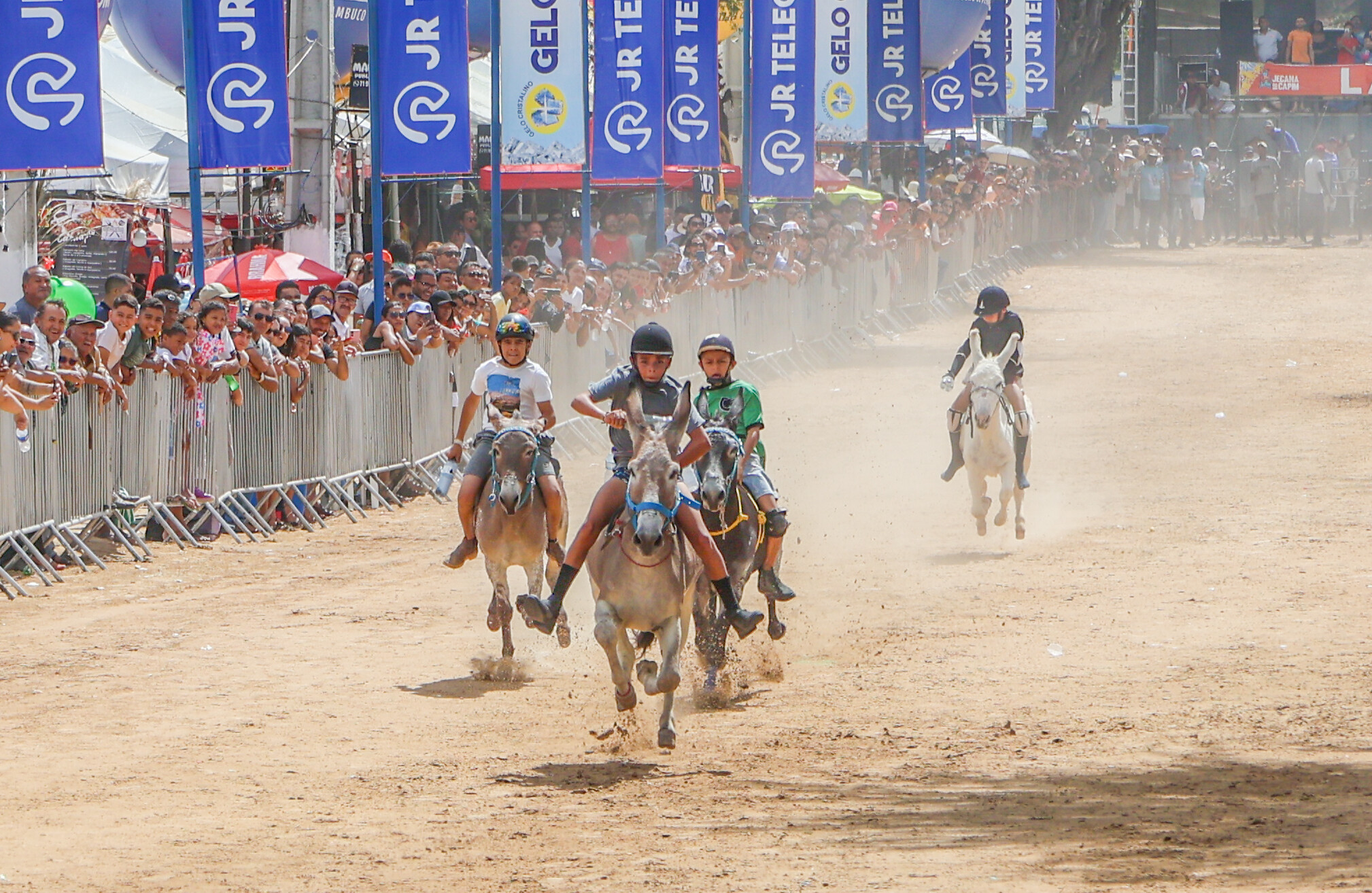 Prefeitura de Petrolina disponibiliza transporte alternativo para a Jecana neste final de semana