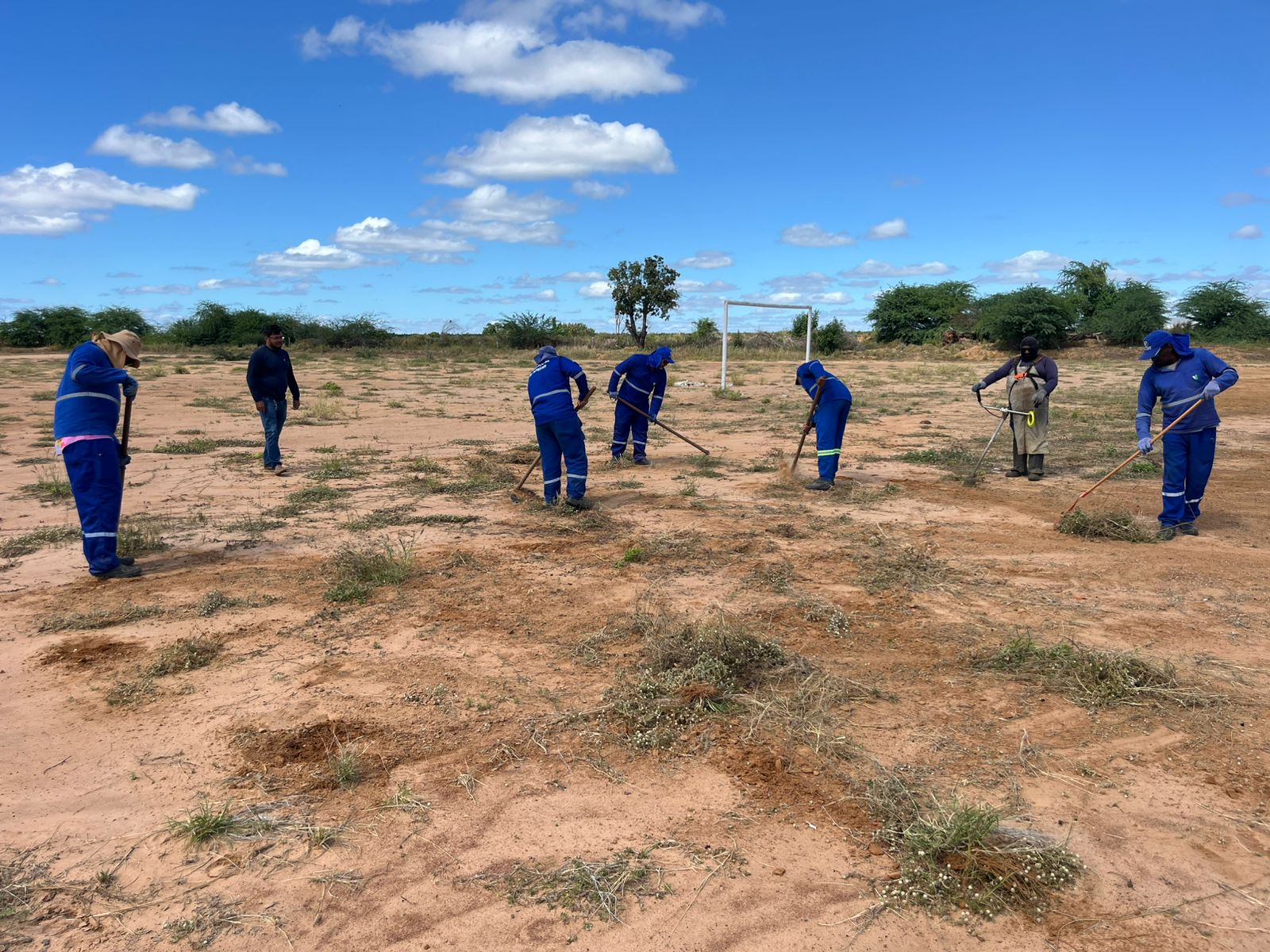 Prefeitura intensifica ações de melhoria e limpeza na zona rural de Petrolina