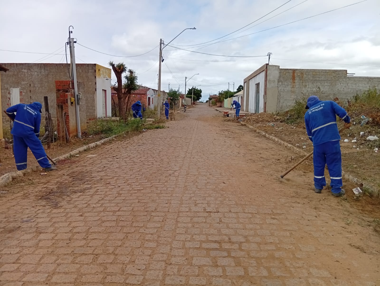 Comunidades da zona rural de Petrolina continuam recebendo serviços de limpeza