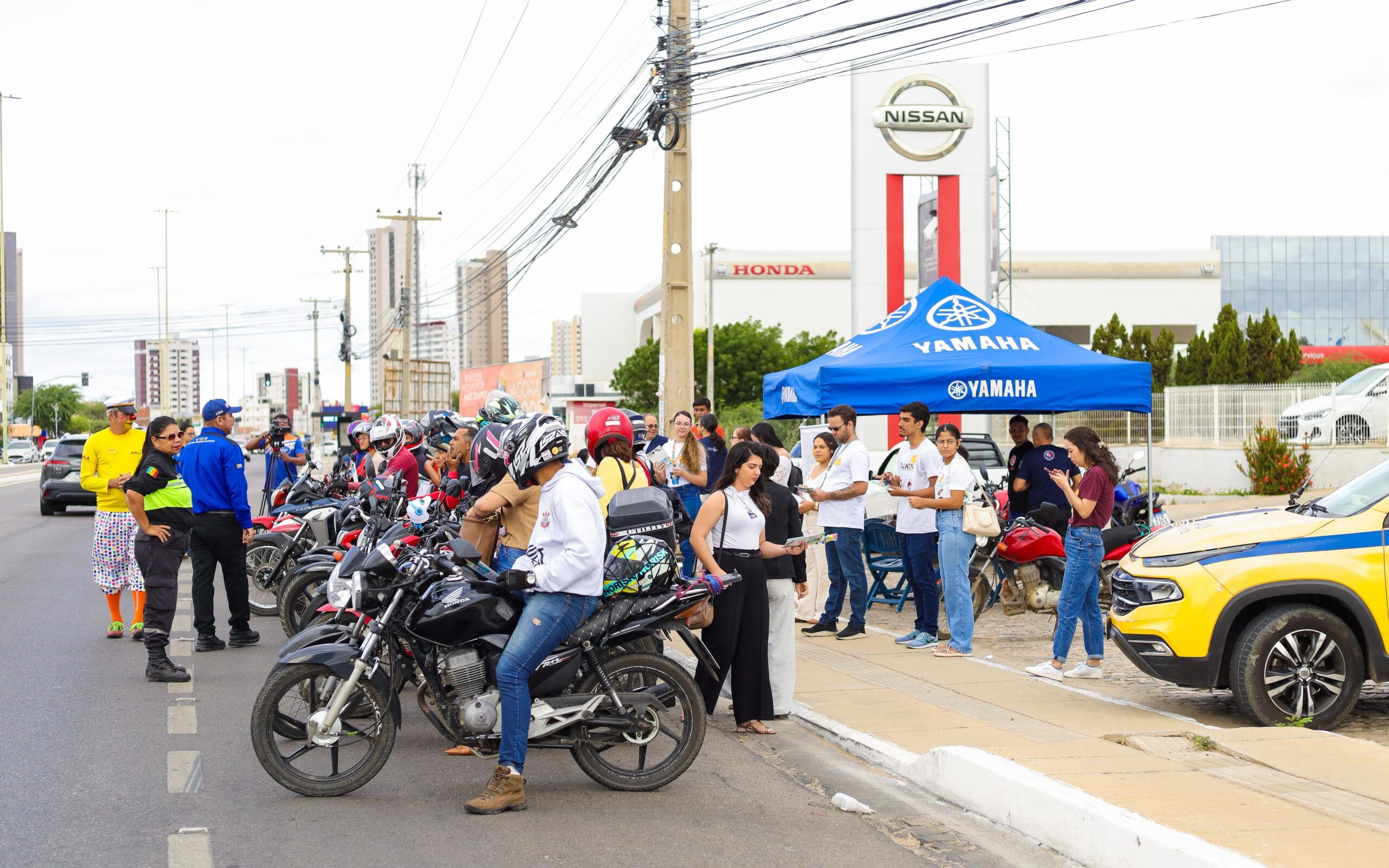 Ação educativa busca conscientizar motociclistas sobre segurança no trânsito em Petrolina