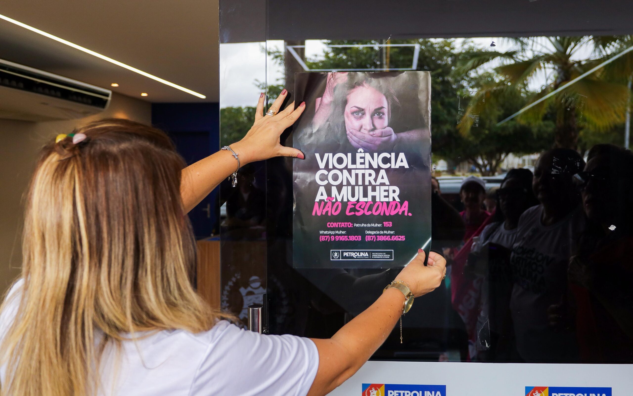 Agosto Lilás: Em caminhada Petrolina reforça compromisso no combate à violência contra a mulher