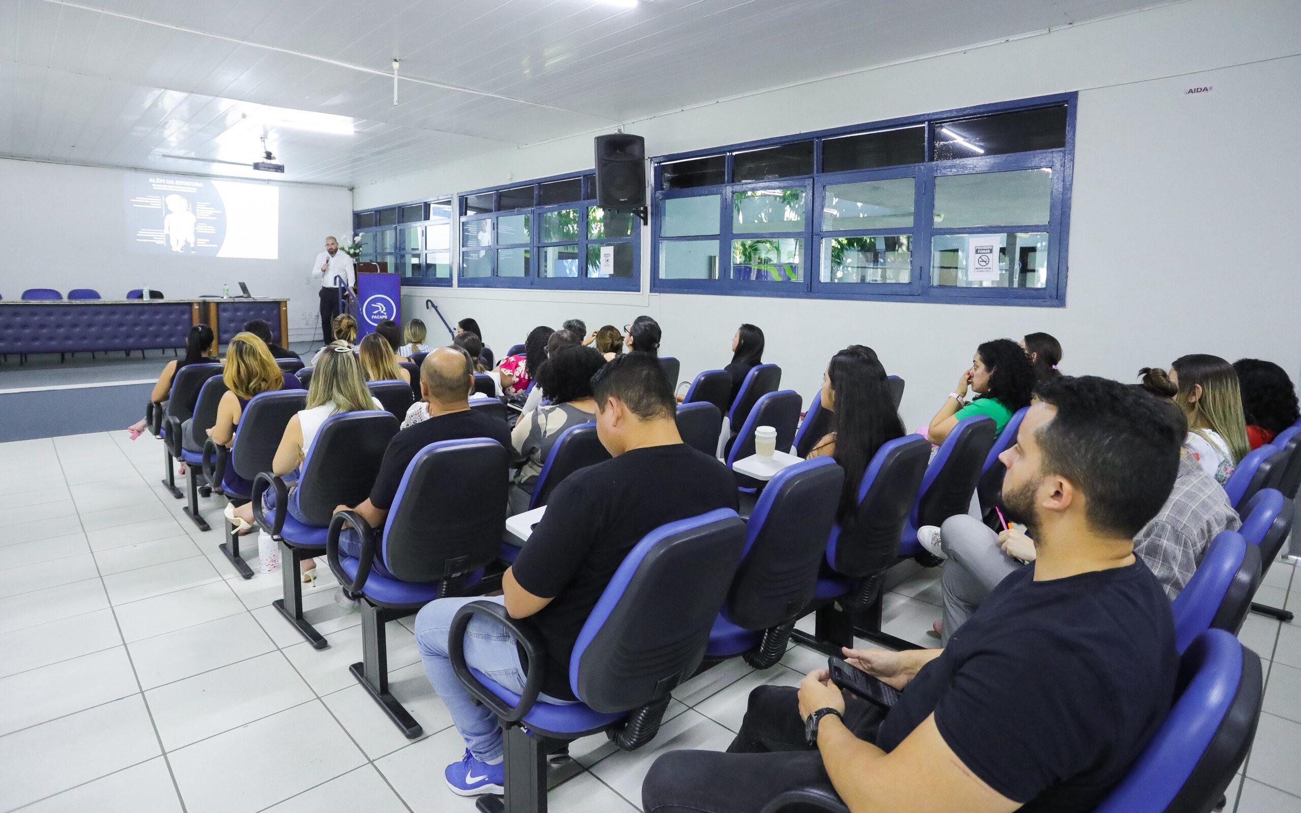 Prefeitura capacita profissionais da rede pública sobre doenças genéticas raras em Petrolina