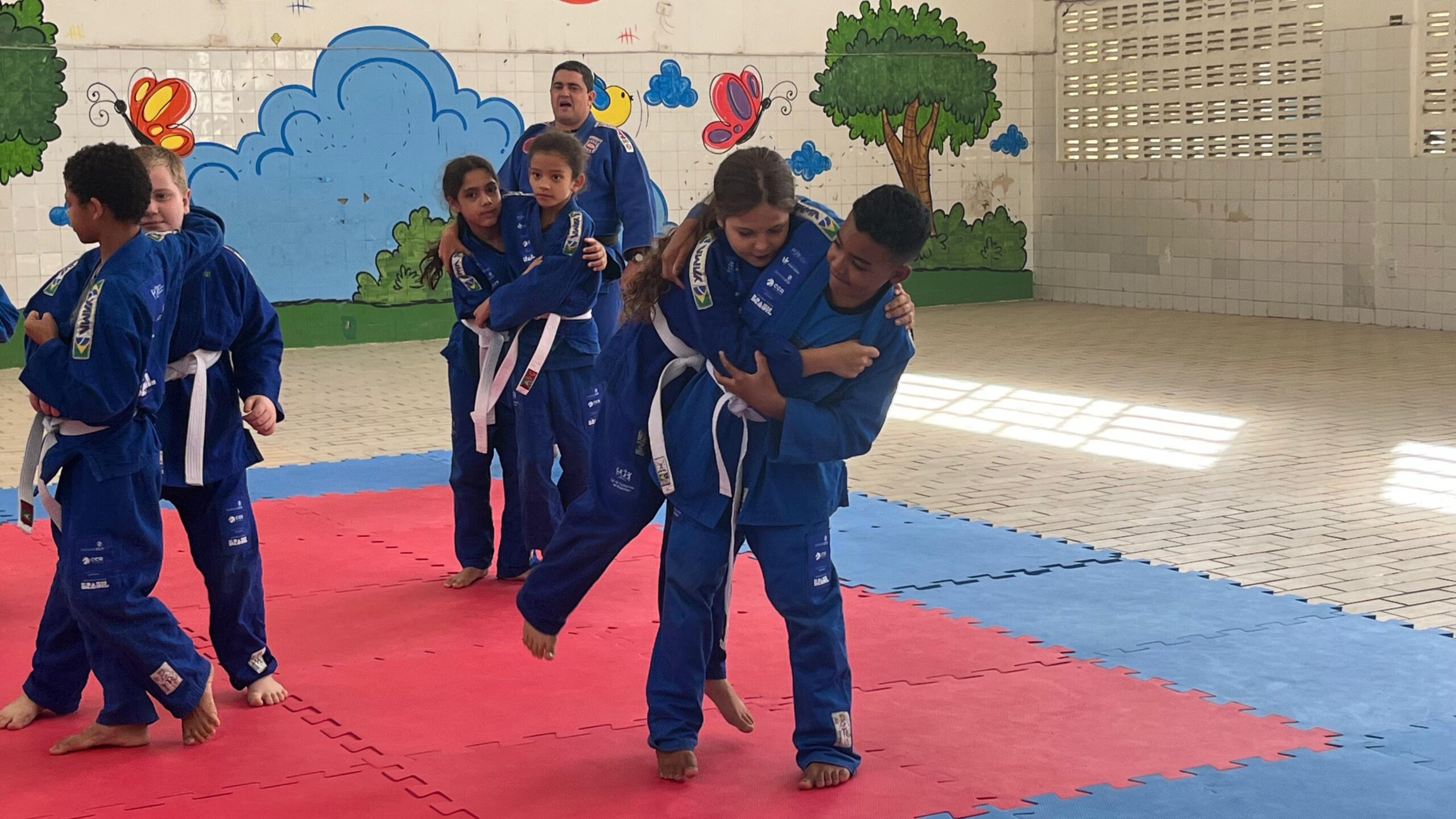 Iniciativa leva prática esportiva e inglês para cerca de 150 estudantes da rede municipal de Petrolina