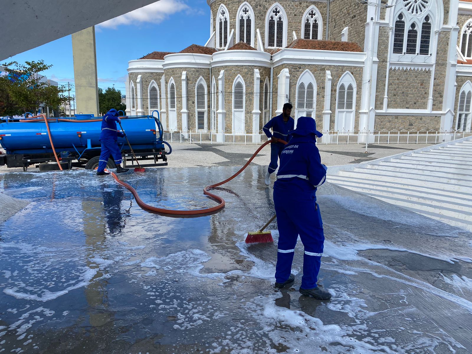 Serviços de limpeza e zeladoria são intensificados durante o novenário da padroeira de Petrolina