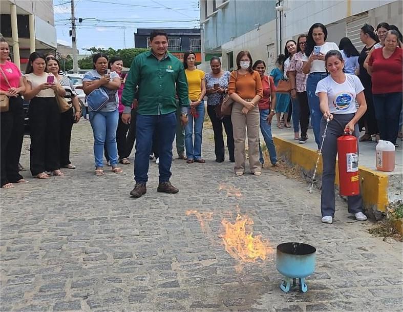 Profissionais da Educação Infantil de Petrolina participam de curso de brigada de incêndio