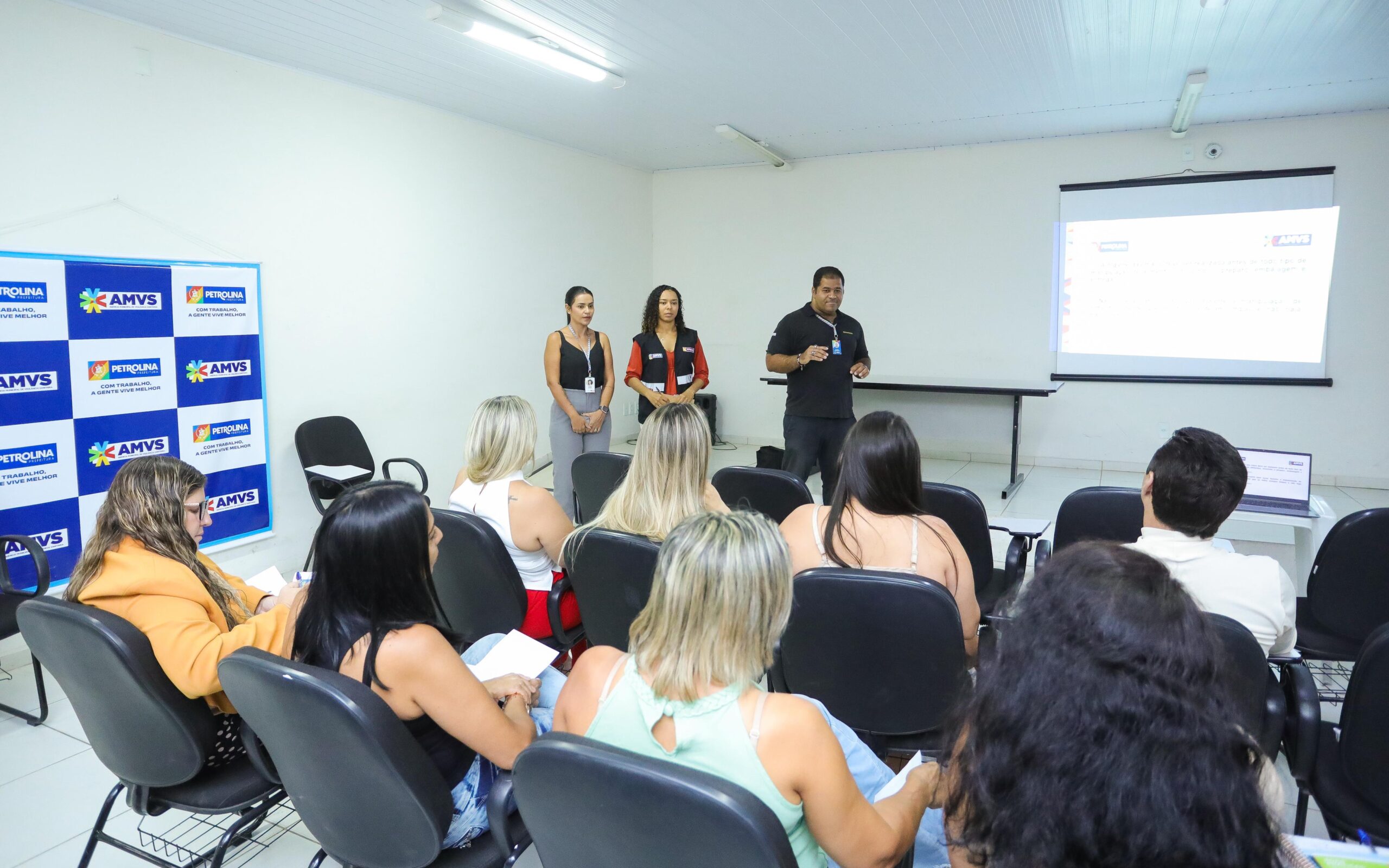 Prefeitura de Petrolina oferece capacitação sobre boas práticas para manipular alimentos em comunidades terapêuticas