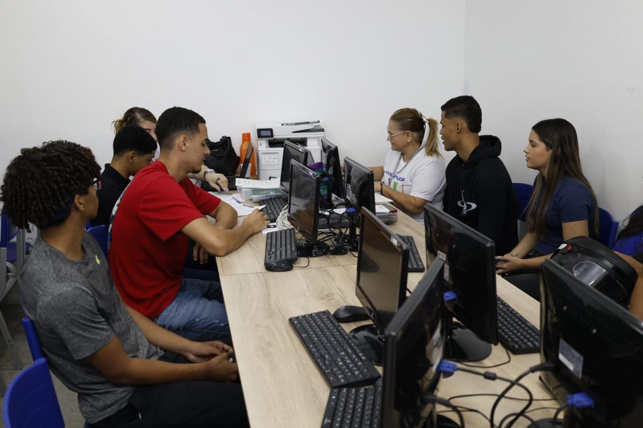 Prefeitura de Petrolina fortalece valorização profissional da juventude com apoio à Feira da Empregabilidade