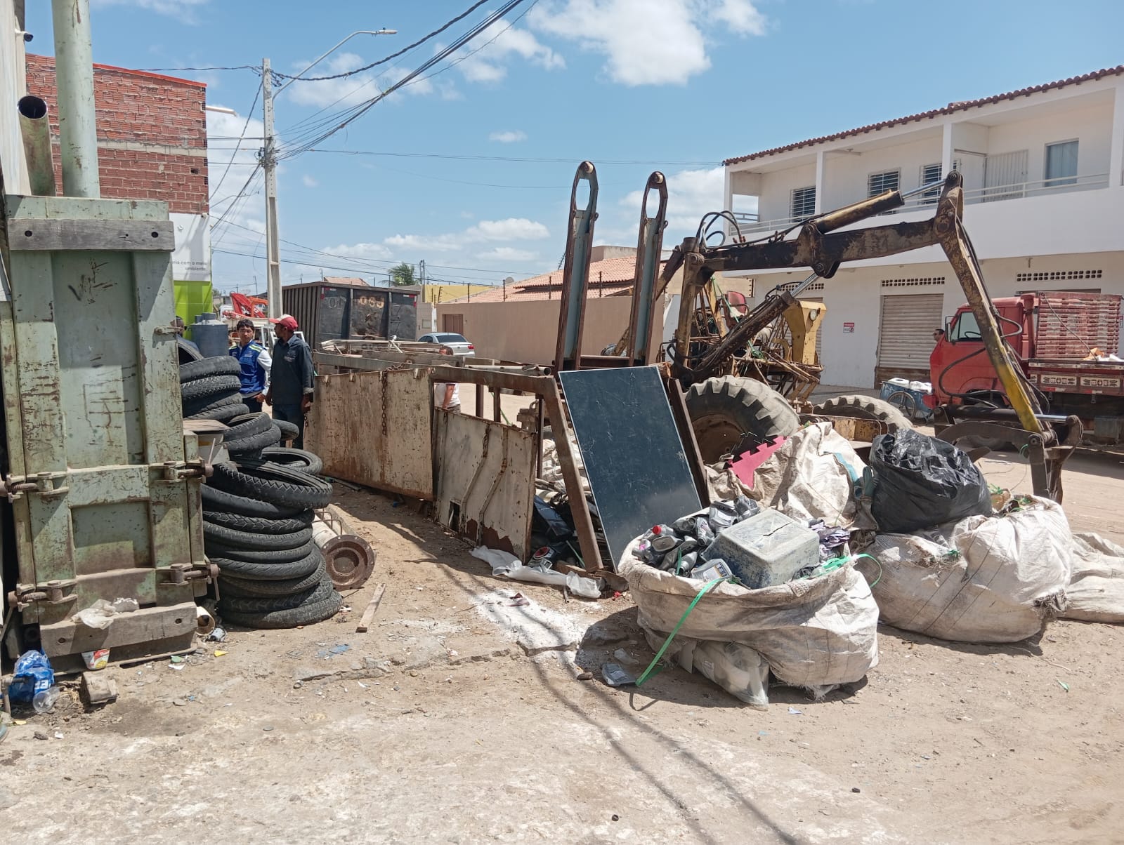 Ações do programa Petrolina + Limpa chegam ao bairro Mandacaru