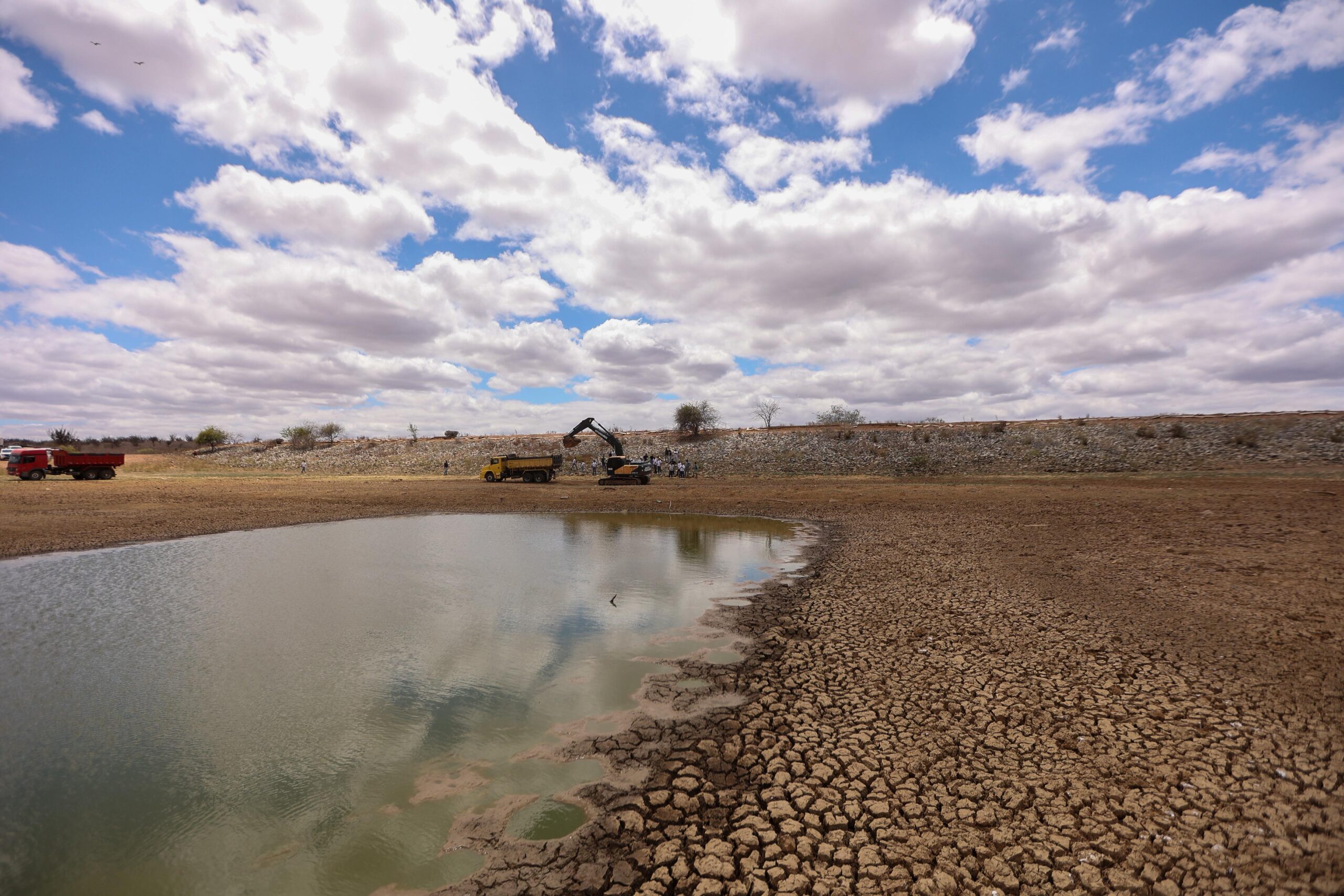Petrolina: Programa de Limpeza de Barragens e Barreiros beneficiará milhares de famílias da zona rural