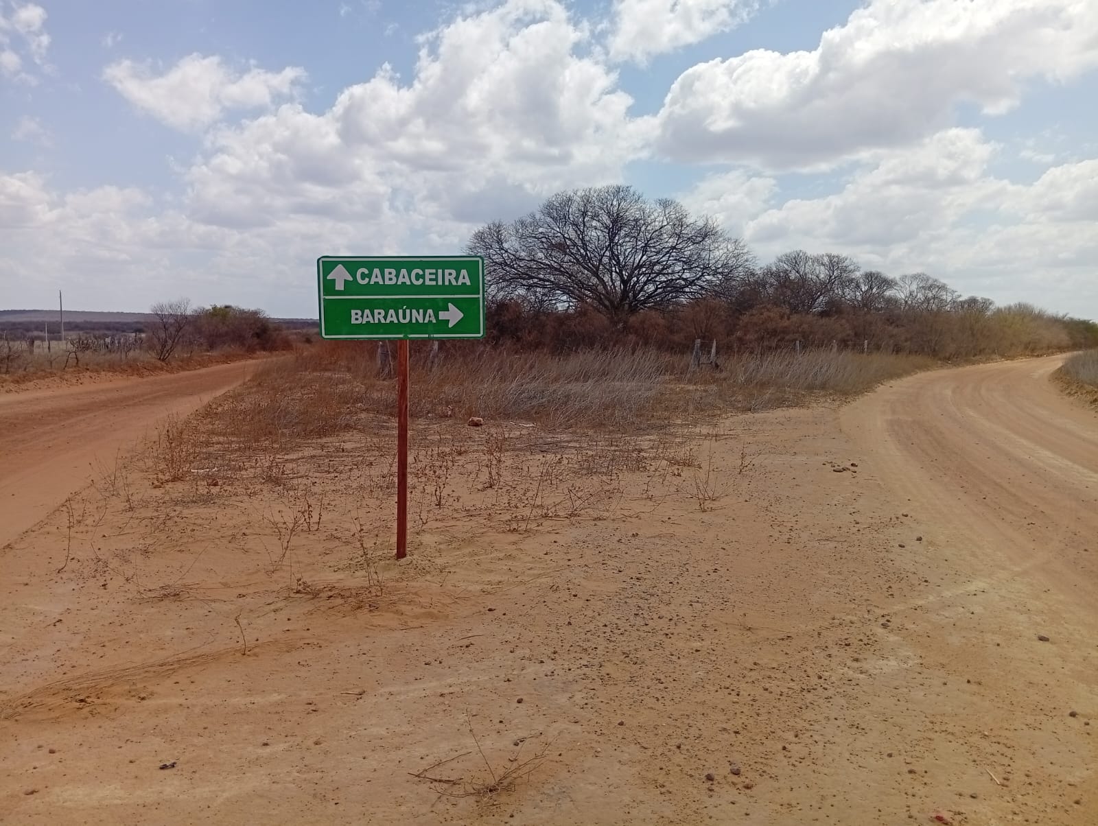 Prefeitura de Petrolina instala placas de orientação em vias na zona rural