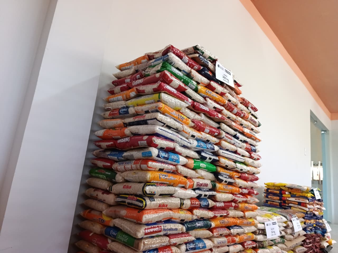 Transforma Petrolina recebe doações arrecadadas durante campeonato esportivo