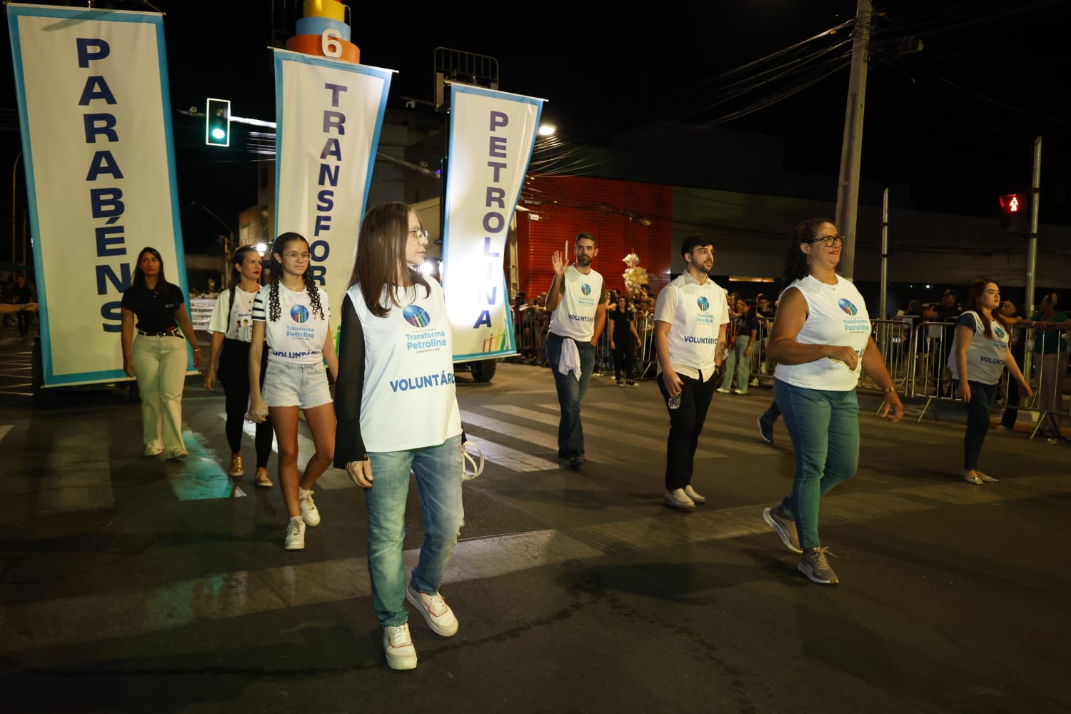 Com destaque na solidariedade, Transforma Petrolina participa do desfile dos 130 anos do município