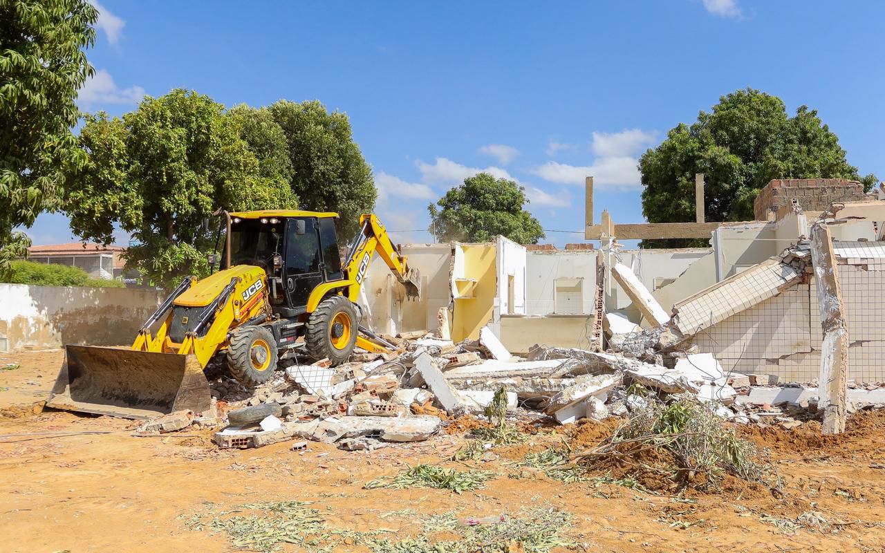 Prefeitura inicia demolição de Unidade de Saúde no João de Deus e prepara terreno para receber novo espaço