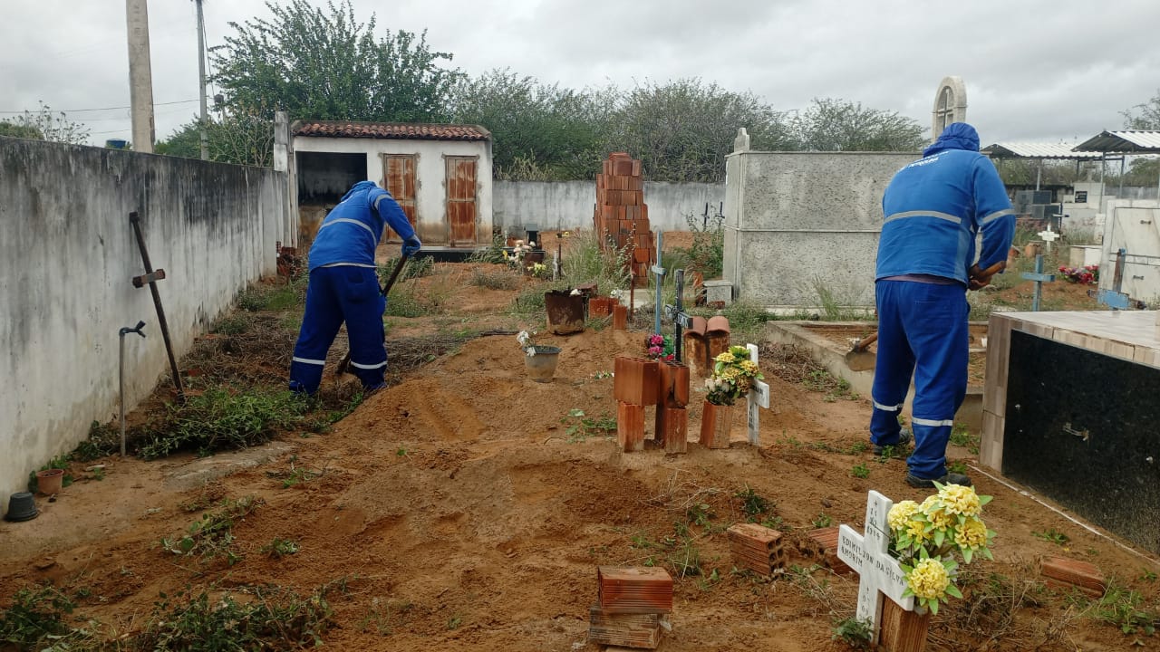 Cemitérios da zona rural de Petrolina recebem serviços de limpeza