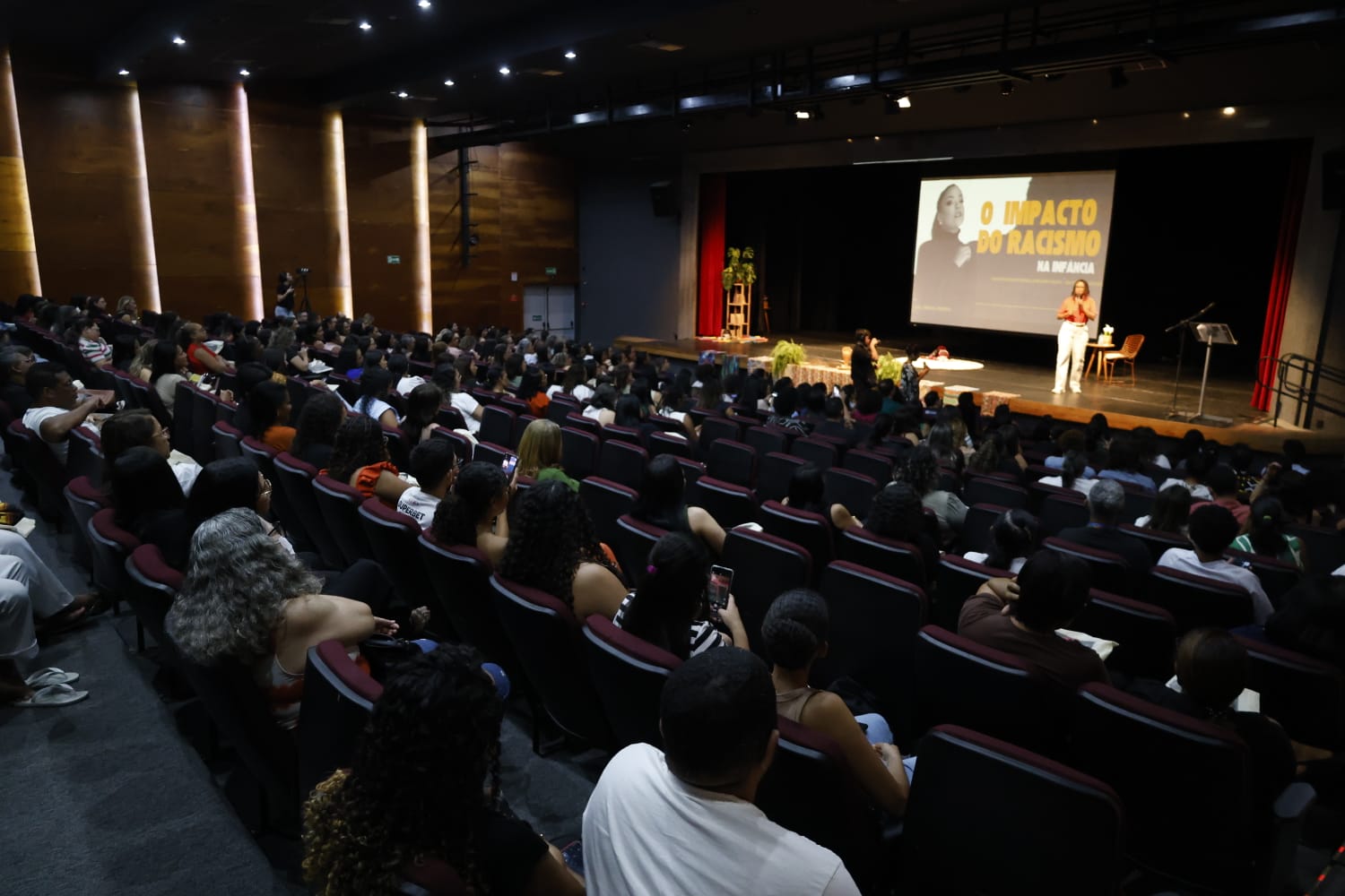 Petrolina inicia semana de formações sobre educação antirracista com palestra da professora doutora Bárbara Carine