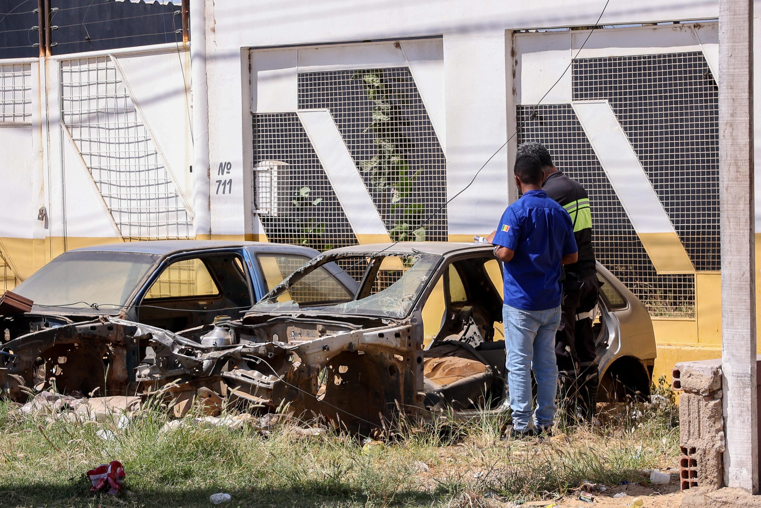 Prefeitura de Petrolina retira veículos abandonados das ruas e reforça compromisso com cidade limpa e segura