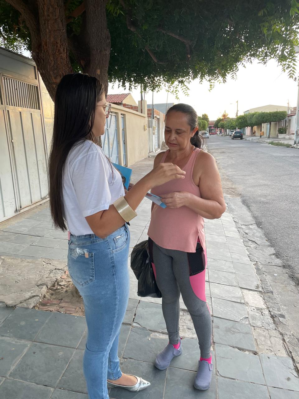 Prefeitura de Petrolina intensifica regularização fundiária no bairro José e Maria com porta a porta