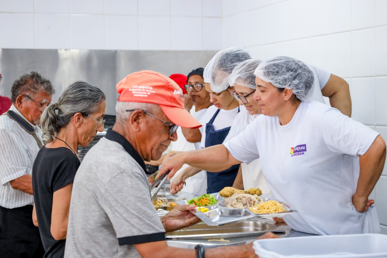 Alimento, dignidade e esperança: Prefeitura de Petrolina transforma vidas através do Restaurante Popular