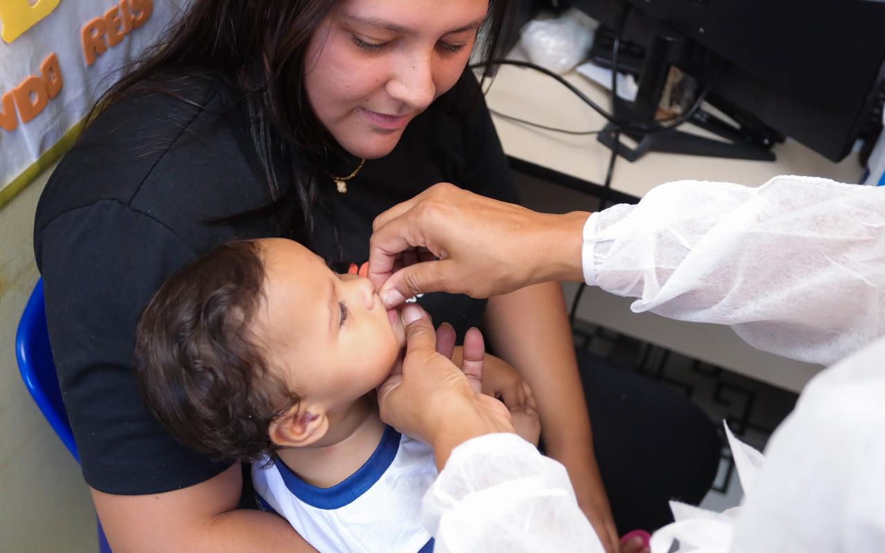 Vacinação nas escolas municipais de Petrolina já aplicou cerca de 900 doses de imunizantes  