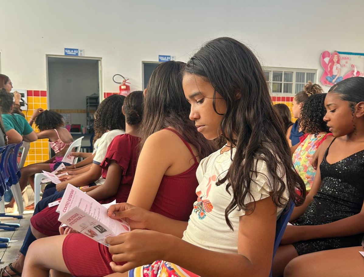 No interior de Petrolina, público feminino aprende sobre dignidade menstrual e direitos das mulheres