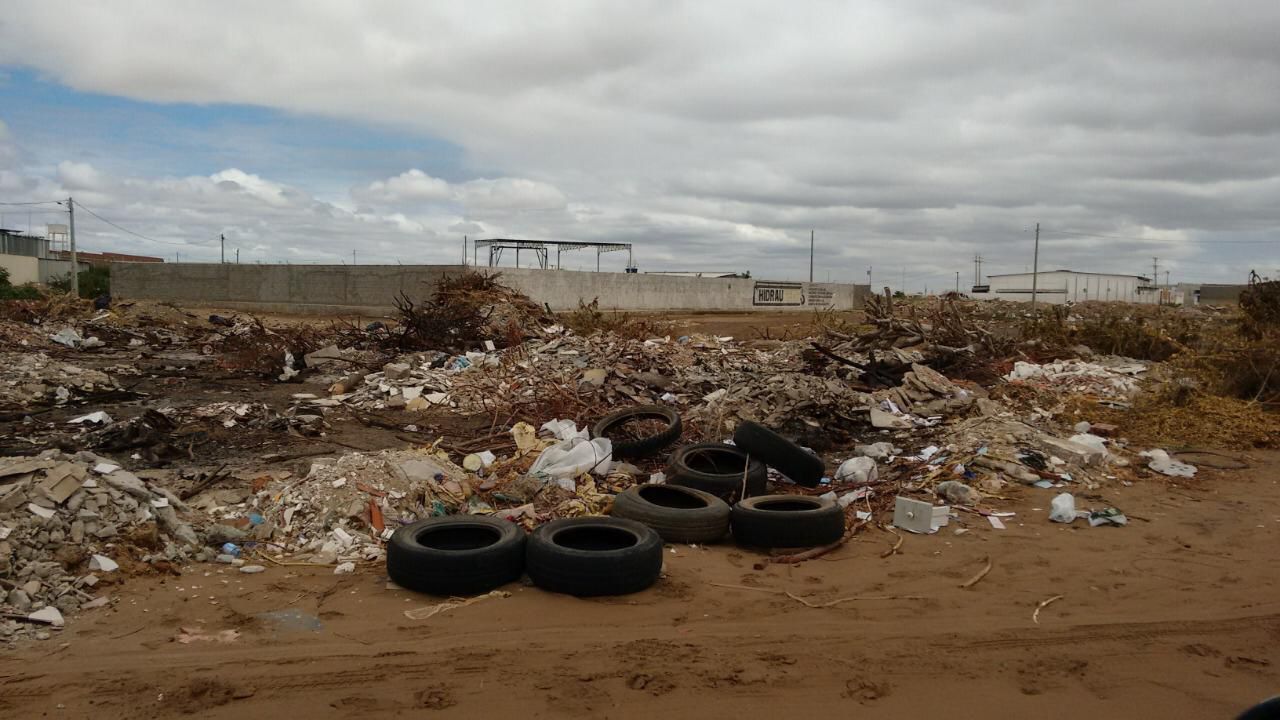 Prefeitura intensifica fiscalização em terrenos baldios e imóveis abandonados em Petrolina