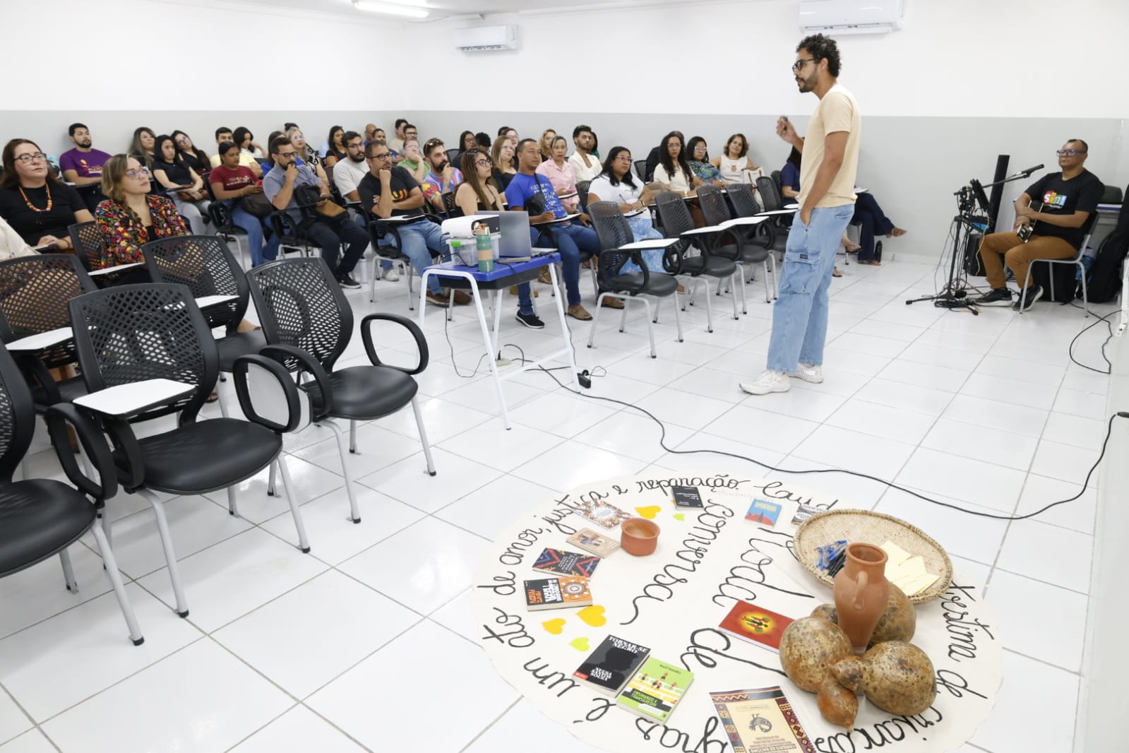 Novembro Negro: técnicos da educação participam de atividades sobre práticas antirracistas