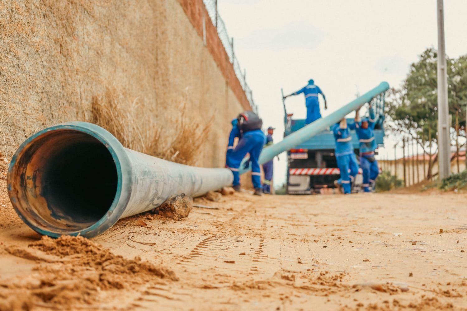 Operação de drenagem com bombas é iniciada para minimizar os efeitos da chuva em Petrolina