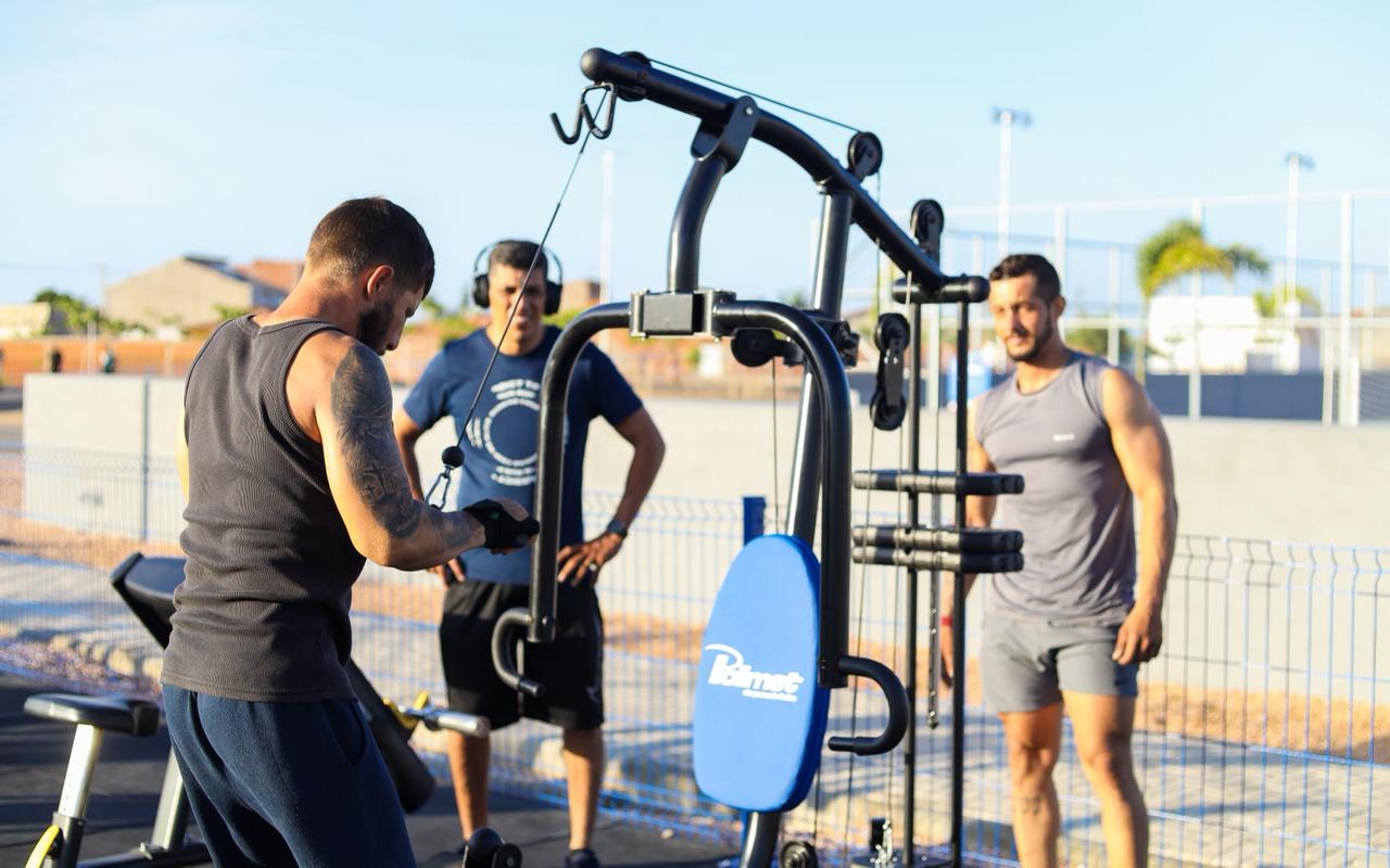 Aulas gratuitas de musculação e funcional movimentam o Parque do Povo e incentivam prática esportiva em Petrolina