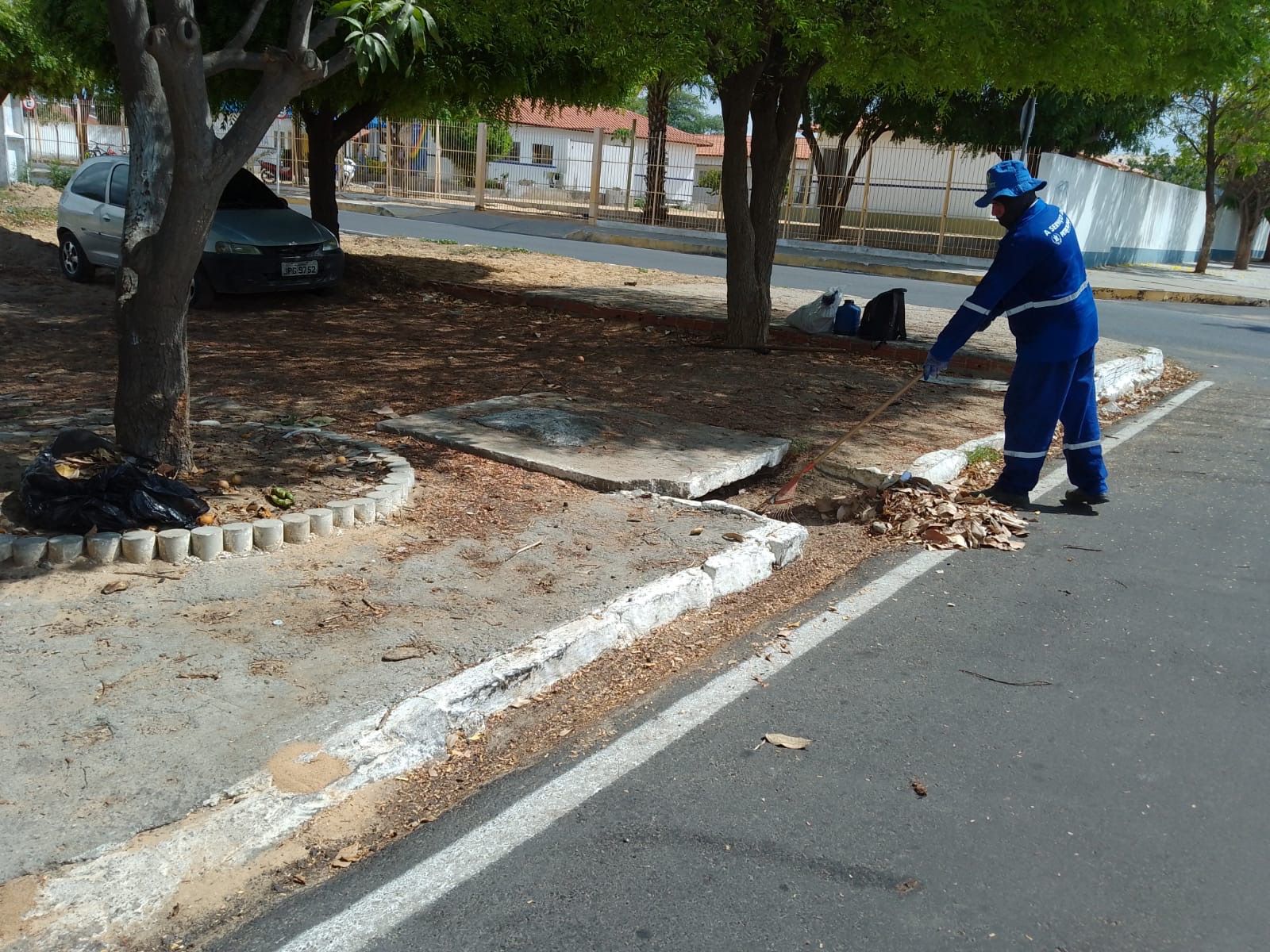 Com previsão de chuva para o final de semana, Prefeitura intensifica serviços de drenagem