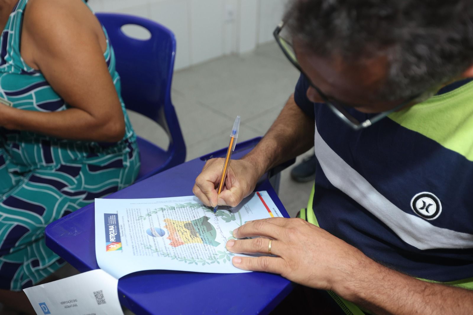 Prefeitura de Petrolina entrega cerca de mil títulos de posse e escrituras públicas em 2025